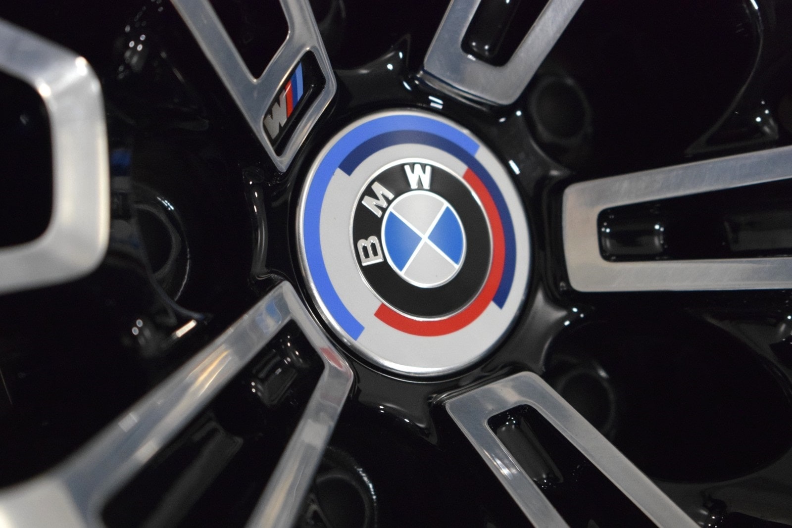 Thumbnail: 2023 BMW M4 - 17