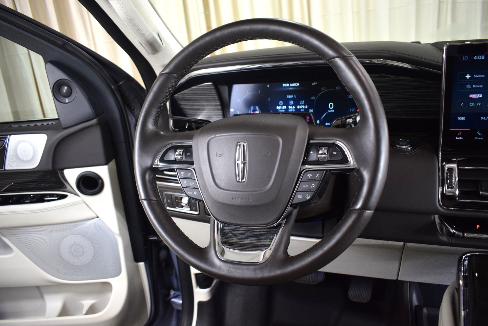 Thumbnail: 2023 Lincoln Navigator - 28