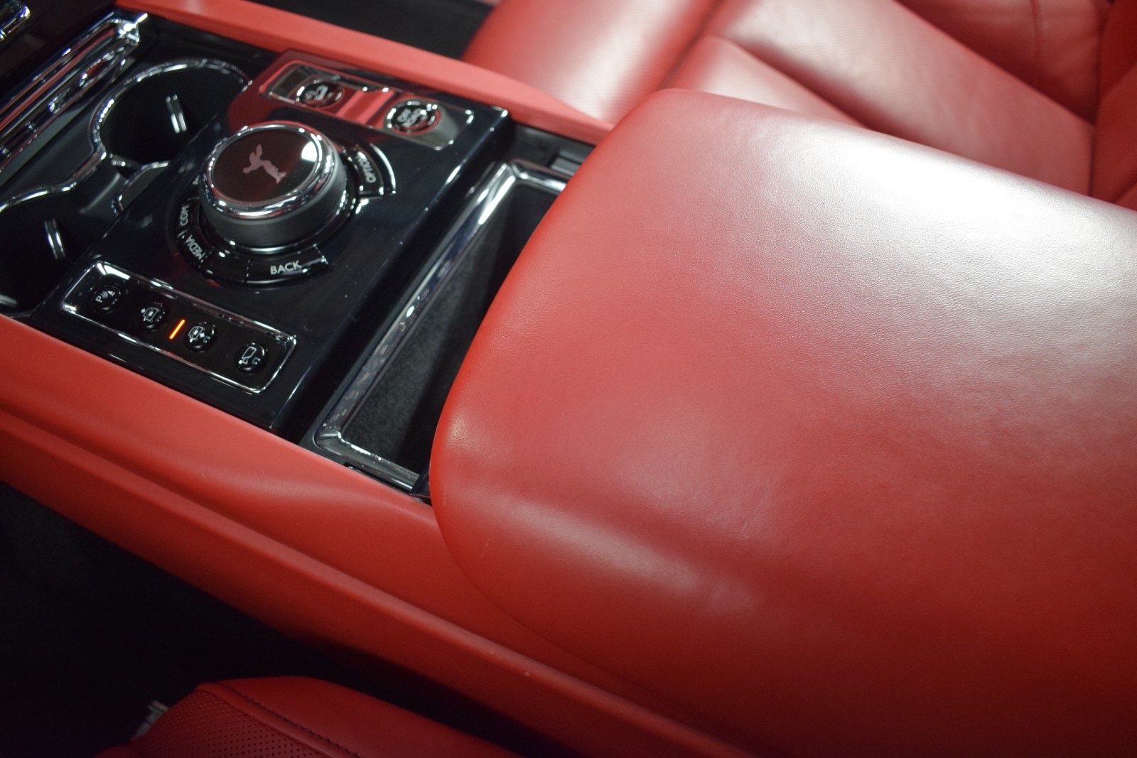 Thumbnail: 2022 Rolls-Royce Cullinan - 37
