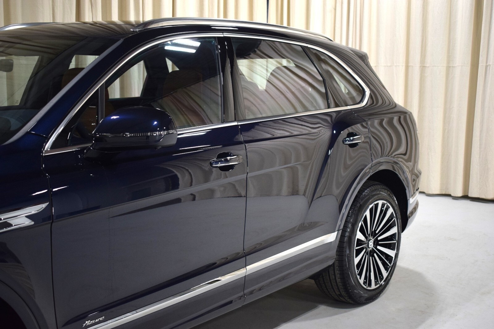 Thumbnail: 2025 Bentley Bentayga - 8