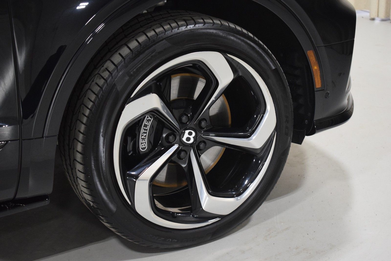 Thumbnail: 2022 Bentley Bentayga - 7