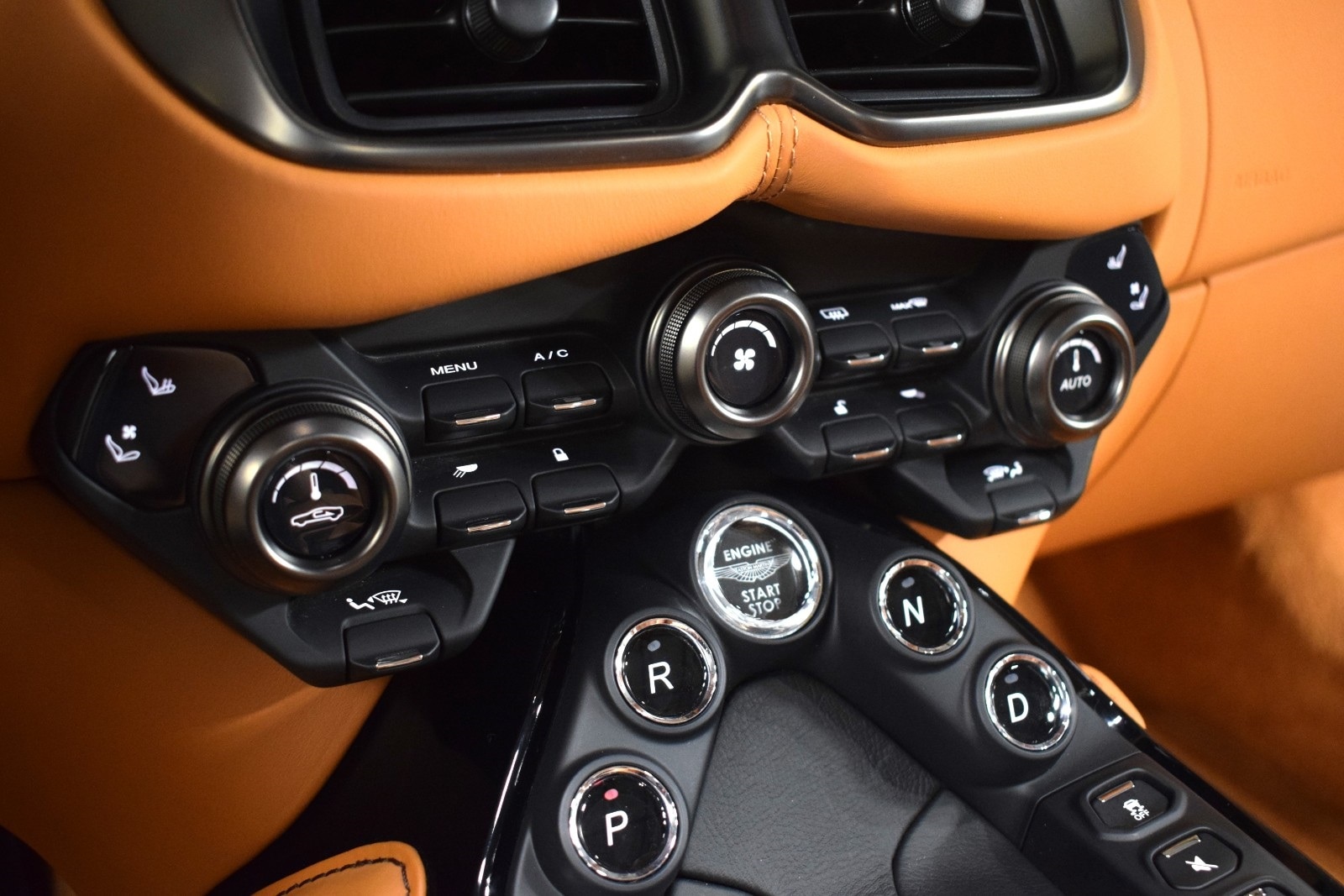 2021 Aston Martin Vantage  26