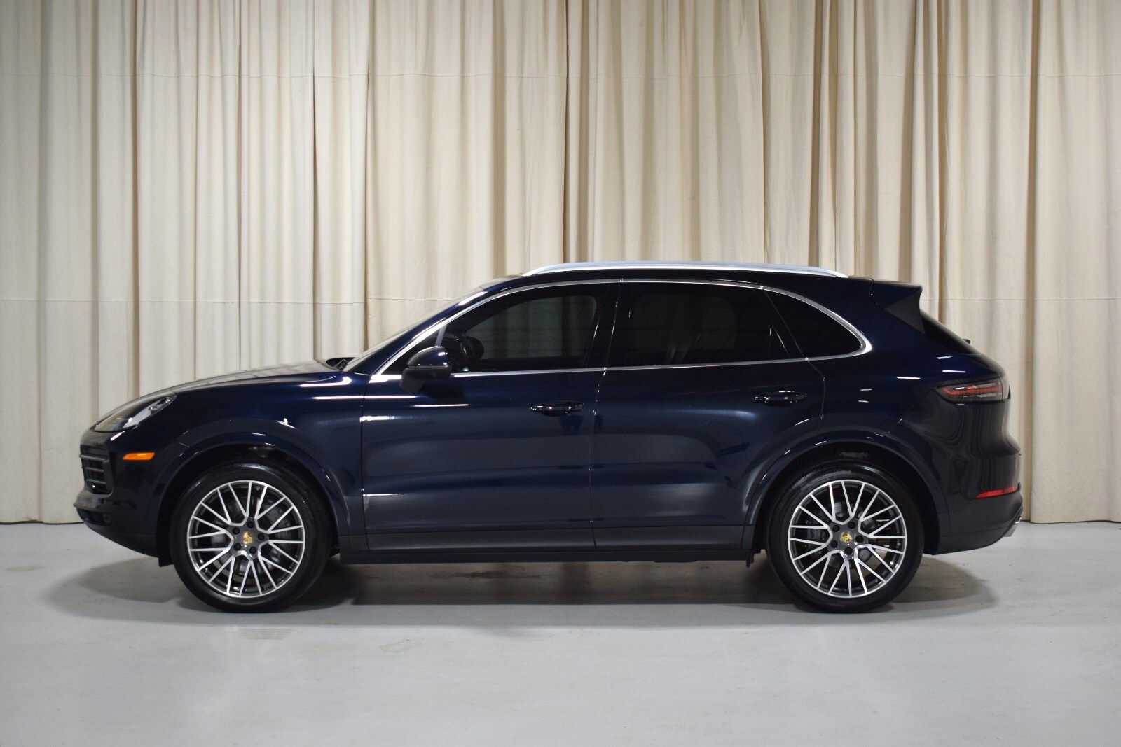 2021 Porsche Cayenne S photo 3