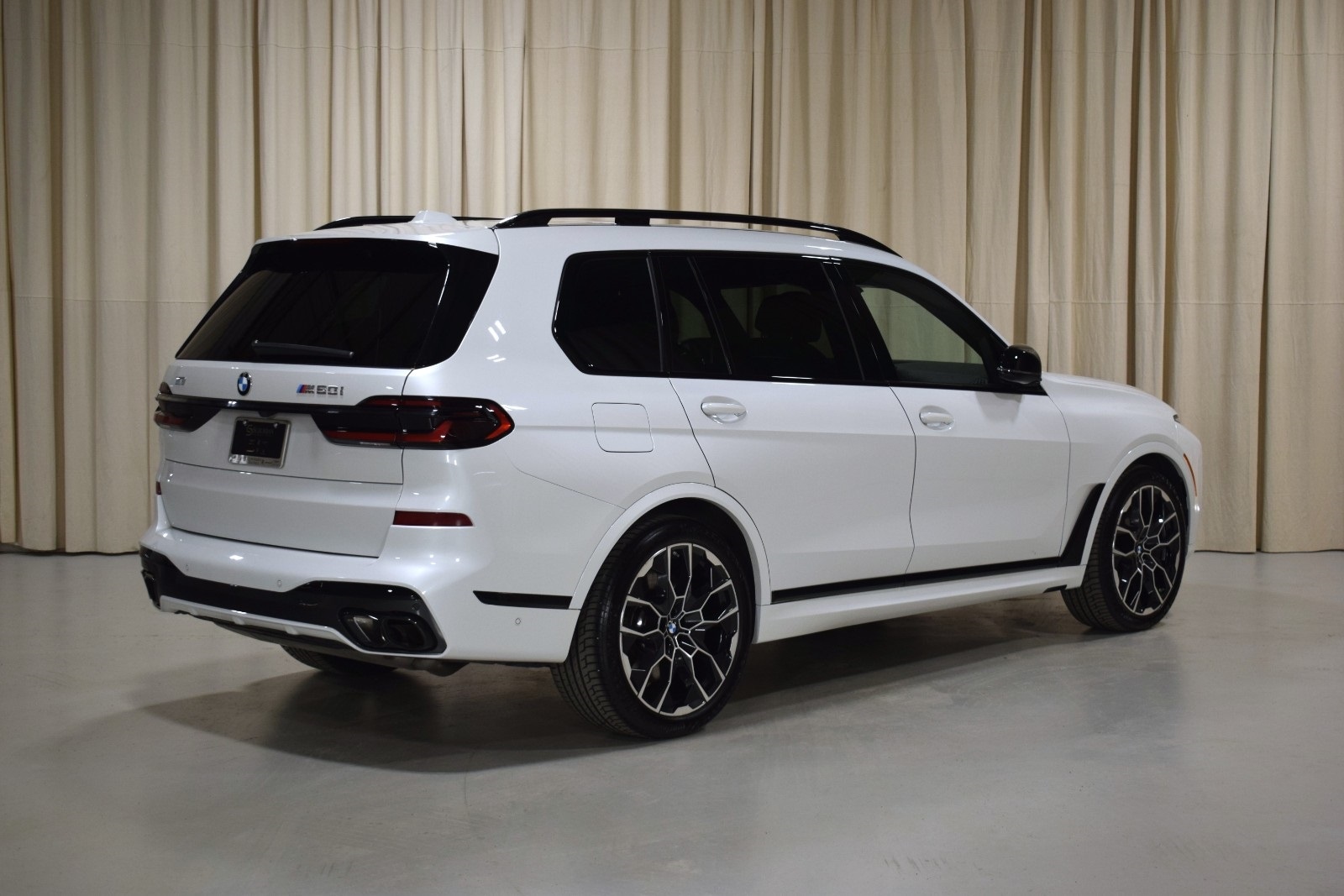 Thumbnail: 2026 BMW X7 - 9