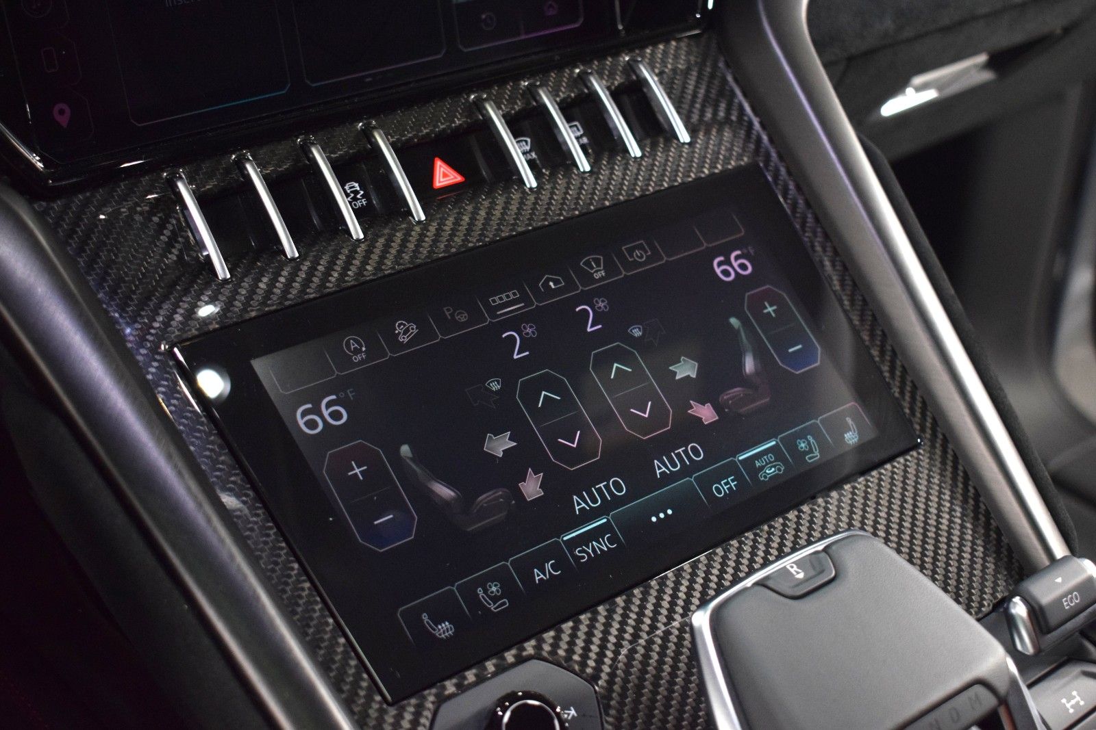 Thumbnail: 2024 Lamborghini Urus - 32