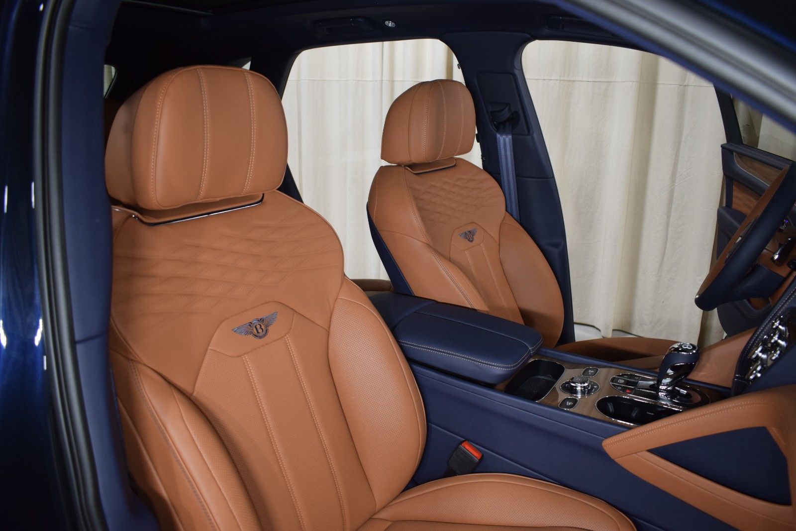 Thumbnail: 2026 Bentley Bentayga - 25