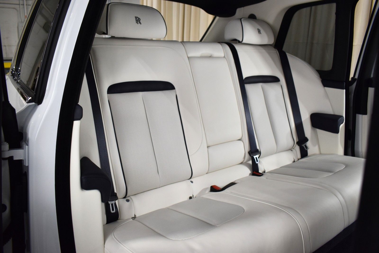 Thumbnail: 2024 Rolls-Royce Cullinan - 28