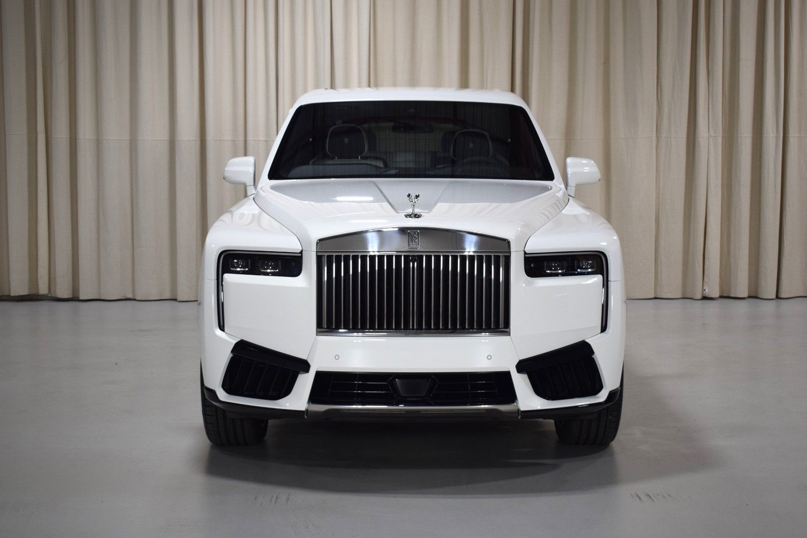 Thumbnail: 2026 Rolls-Royce Cullinan - 8