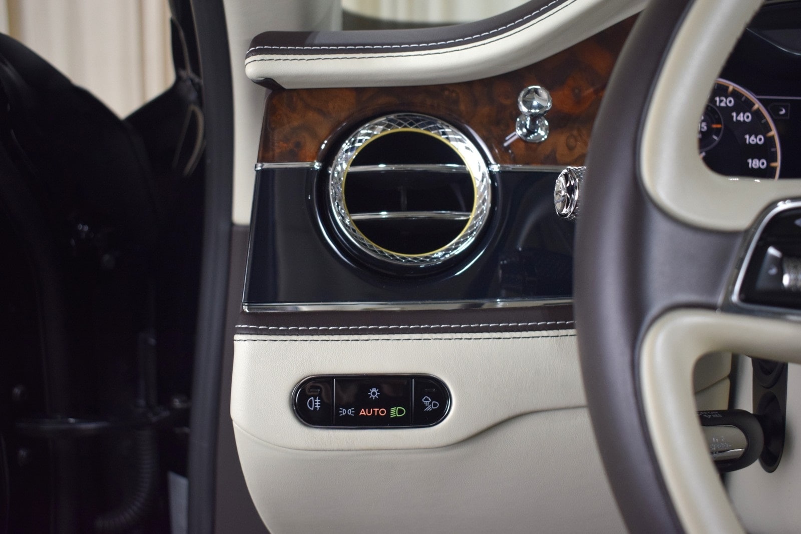 Thumbnail: 2020 Bentley Flying Spur - 29