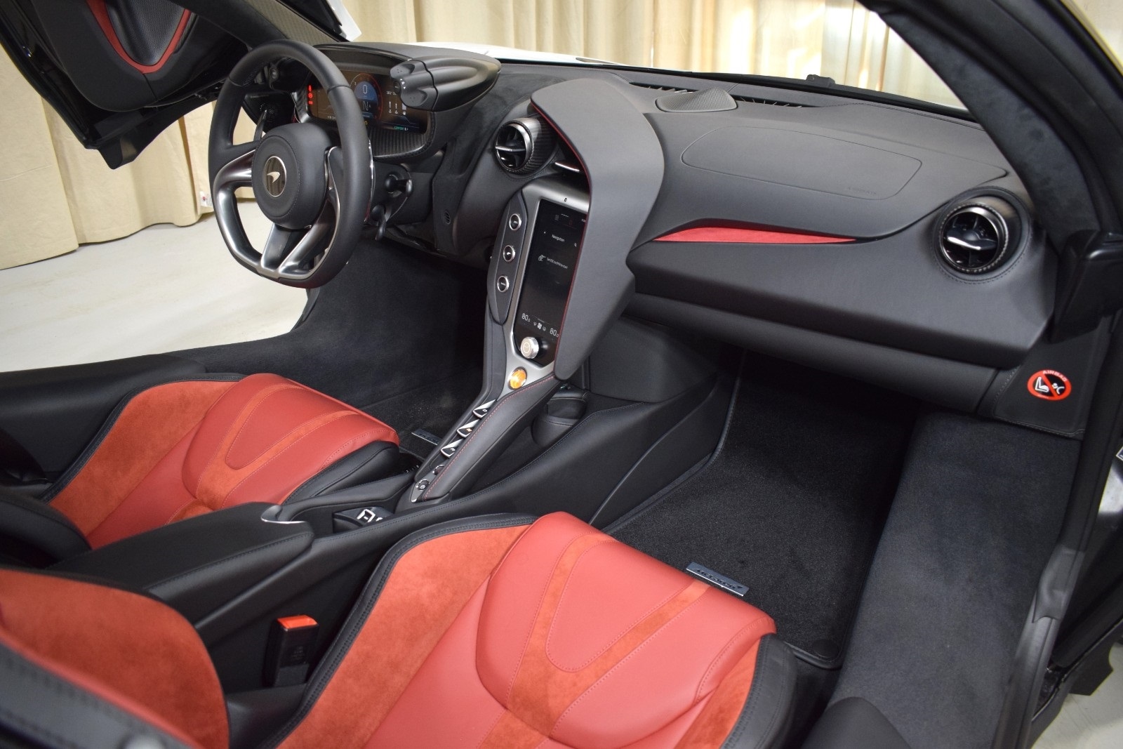 Thumbnail: 2025 Mclaren 750S - 19