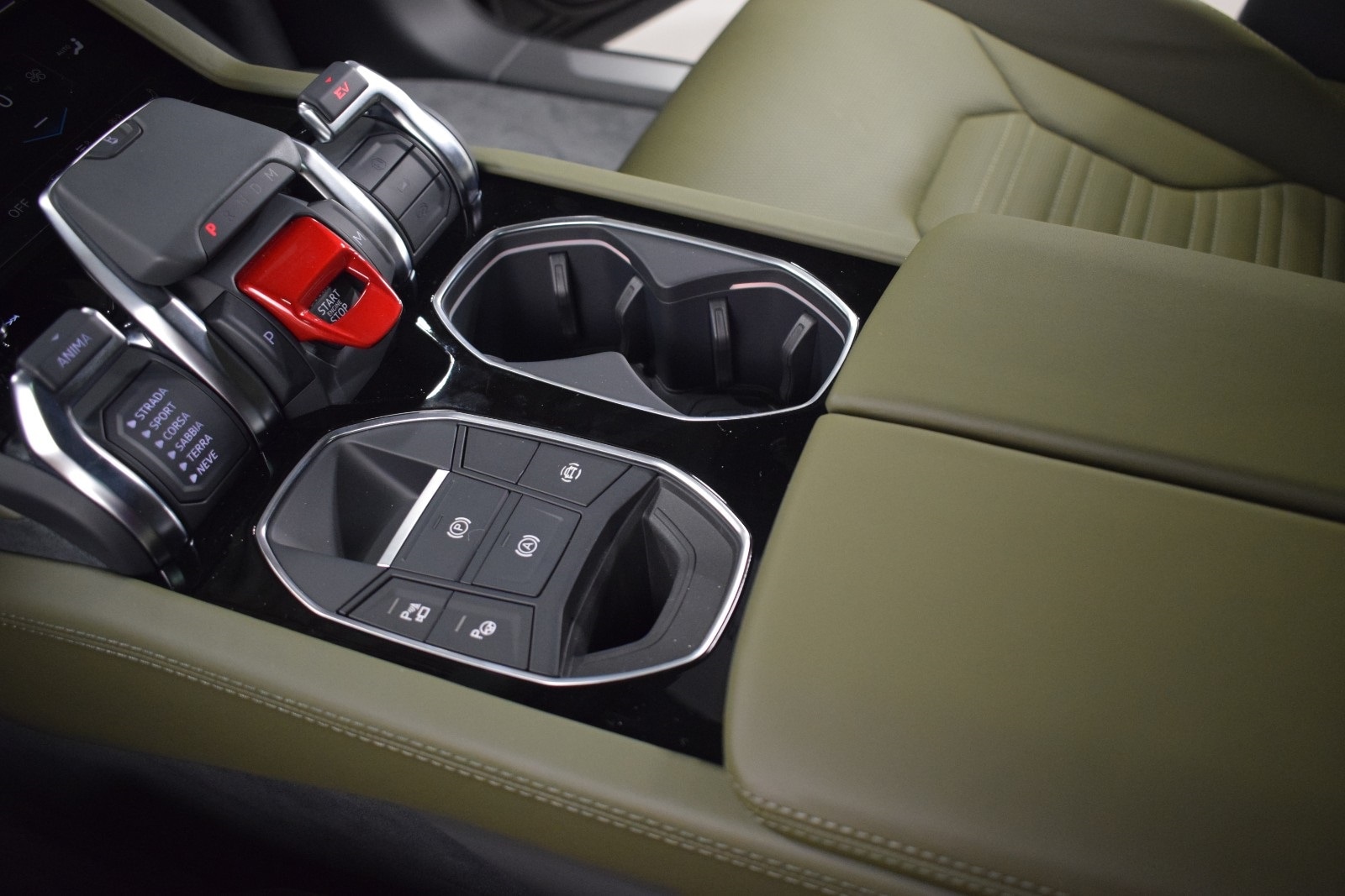 Thumbnail: 2025 Lamborghini Urus - 36