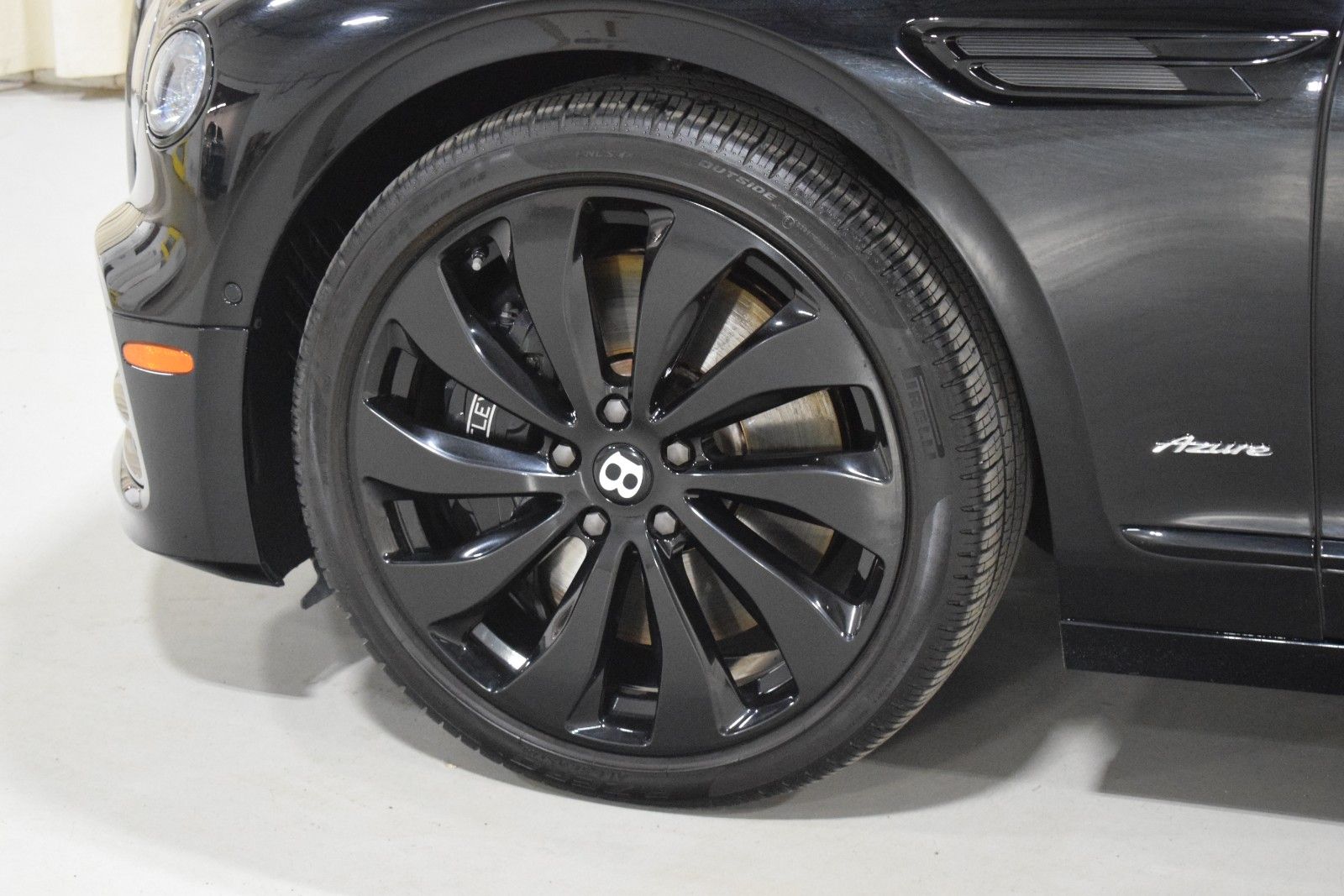 Thumbnail: 2023 Bentley Flying Spur - 17