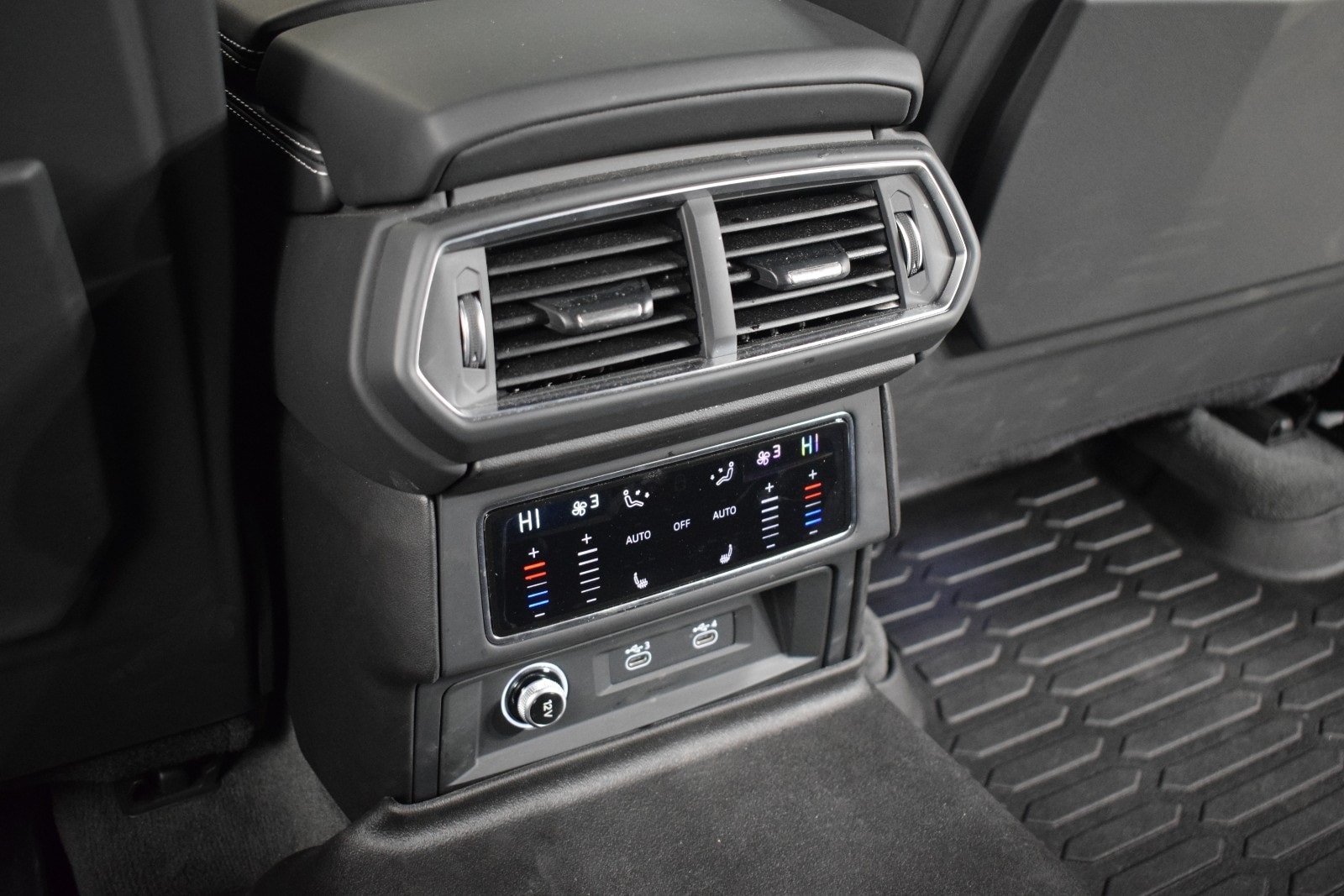 Thumbnail: 2024 Lamborghini Urus - 20