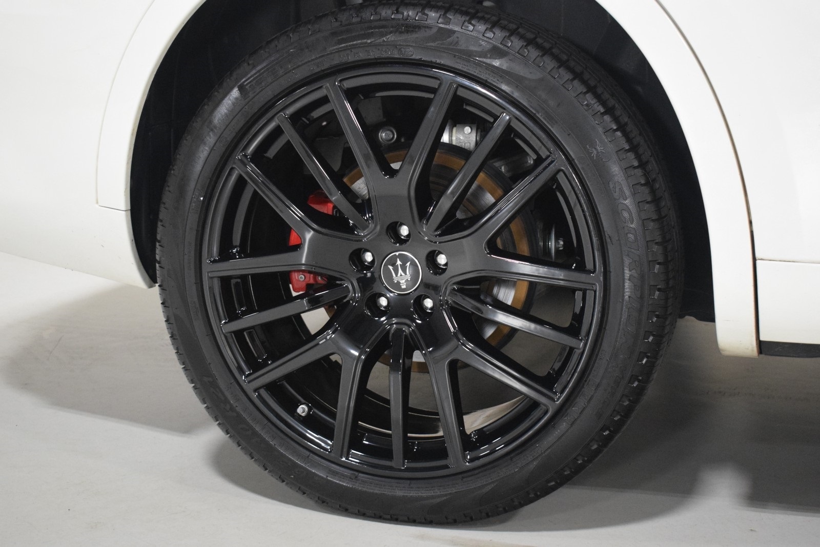 Thumbnail: 2022 Maserati Levante - 17