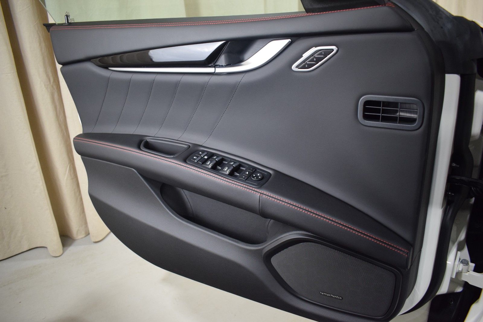 Thumbnail: 2024 Maserati Ghibli - 36