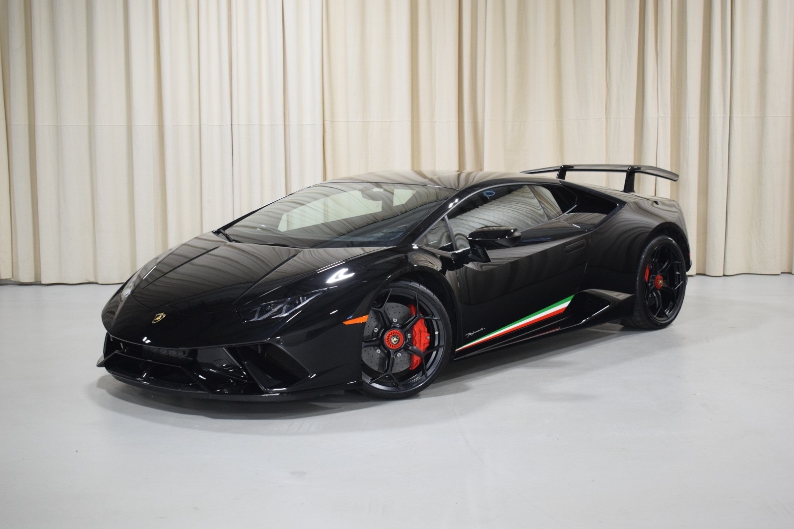Thumbnail: 2019 Lamborghini Huracan - 1