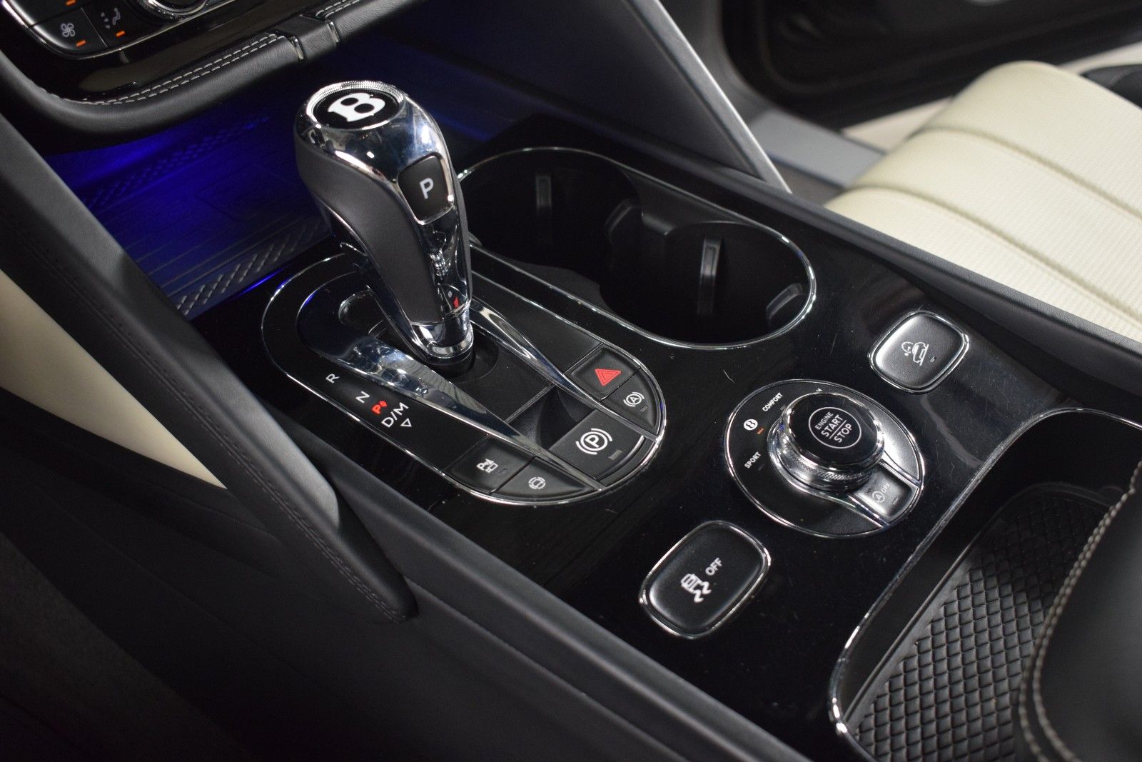 Thumbnail: 2024 Bentley Bentayga - 33