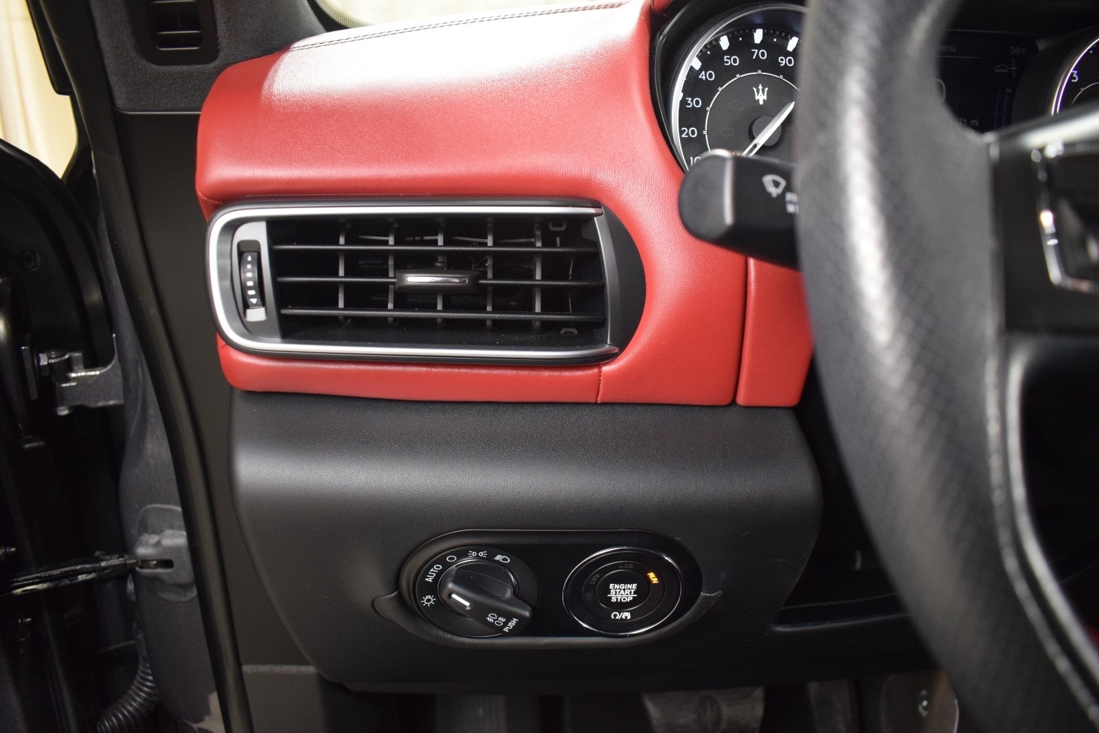 Thumbnail: 2022 Maserati Levante - 28