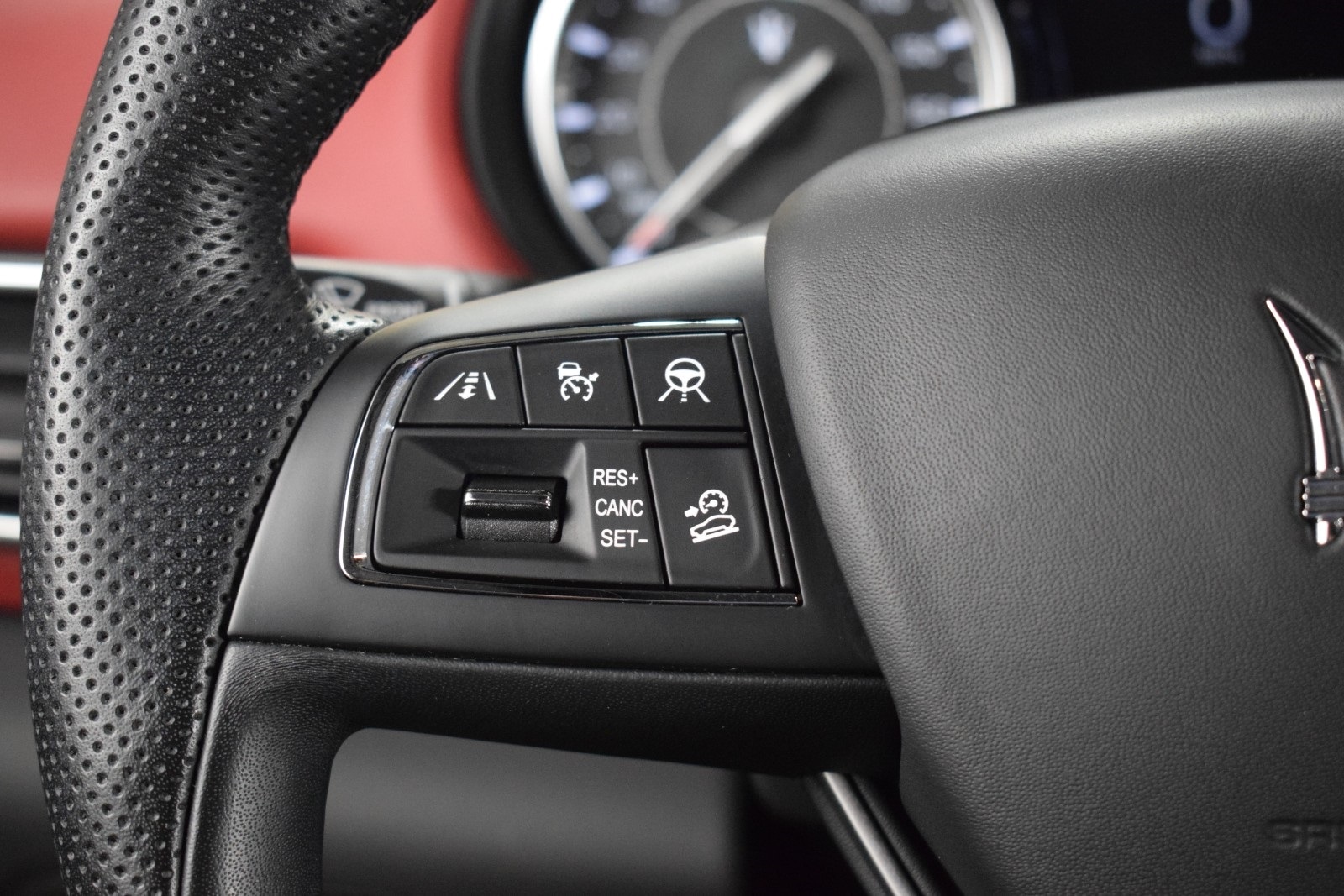Thumbnail: 2022 Maserati Levante - 27
