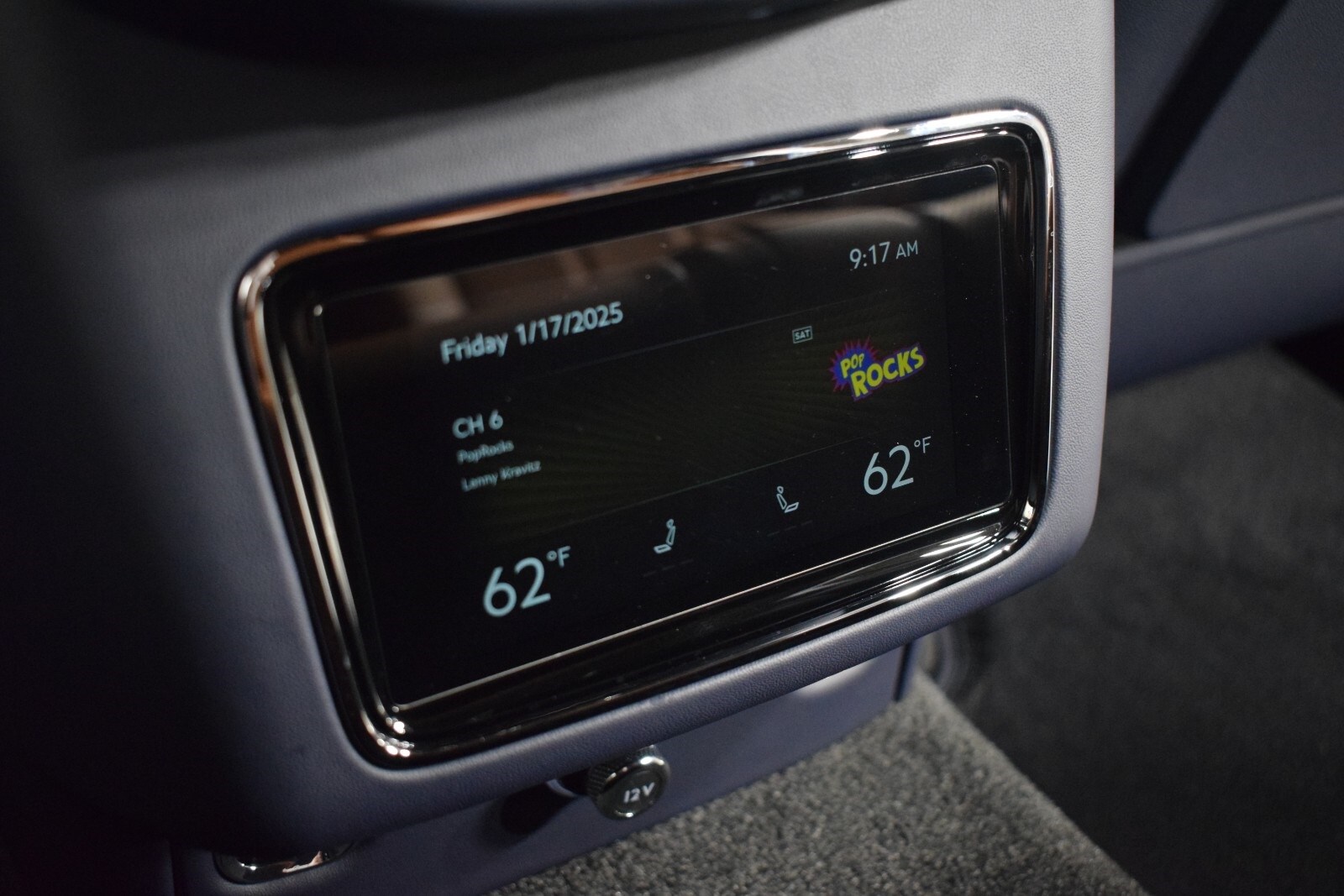 Thumbnail: 2025 Bentley Bentayga - 23