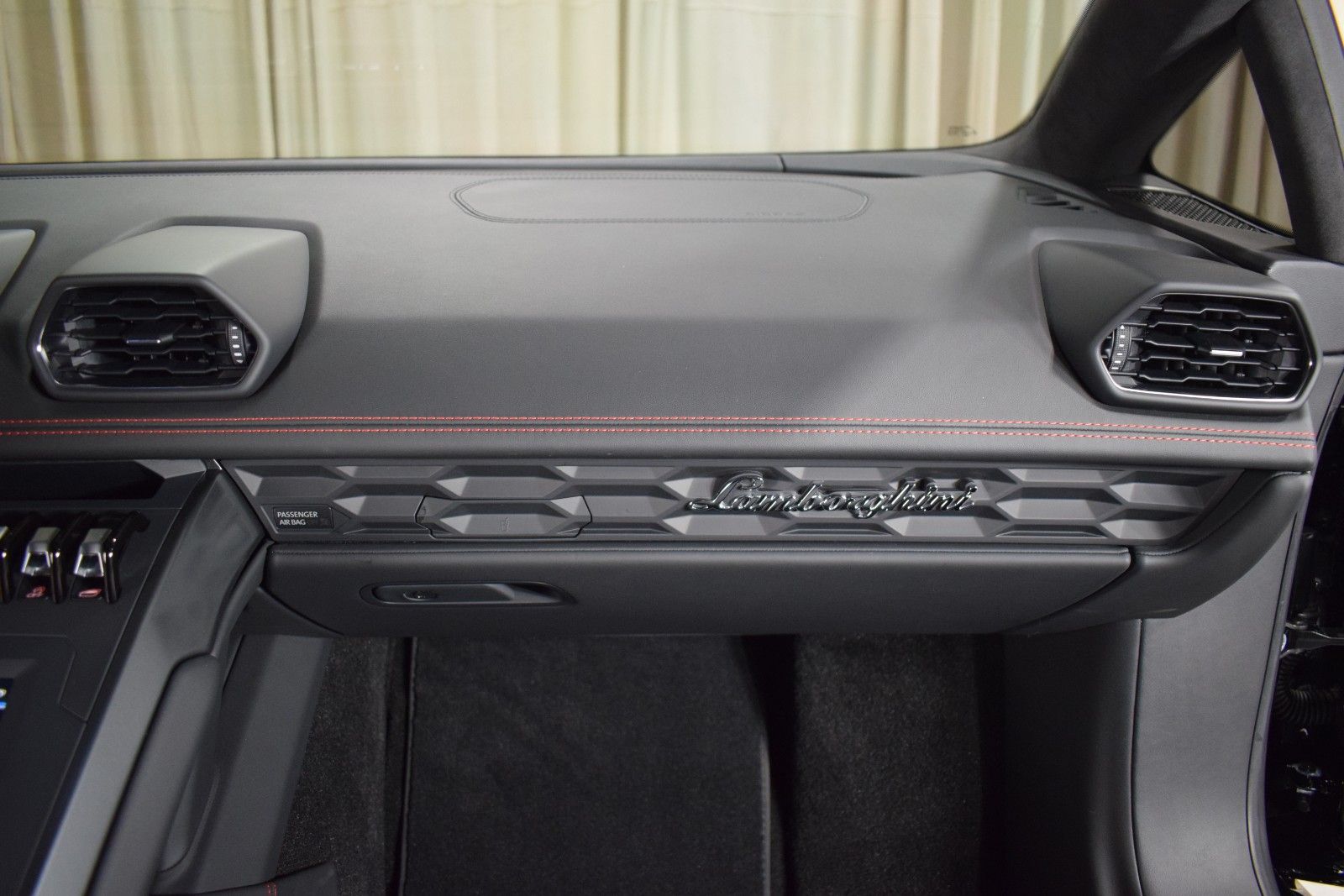 Thumbnail: 2023 Lamborghini Huracan - 23