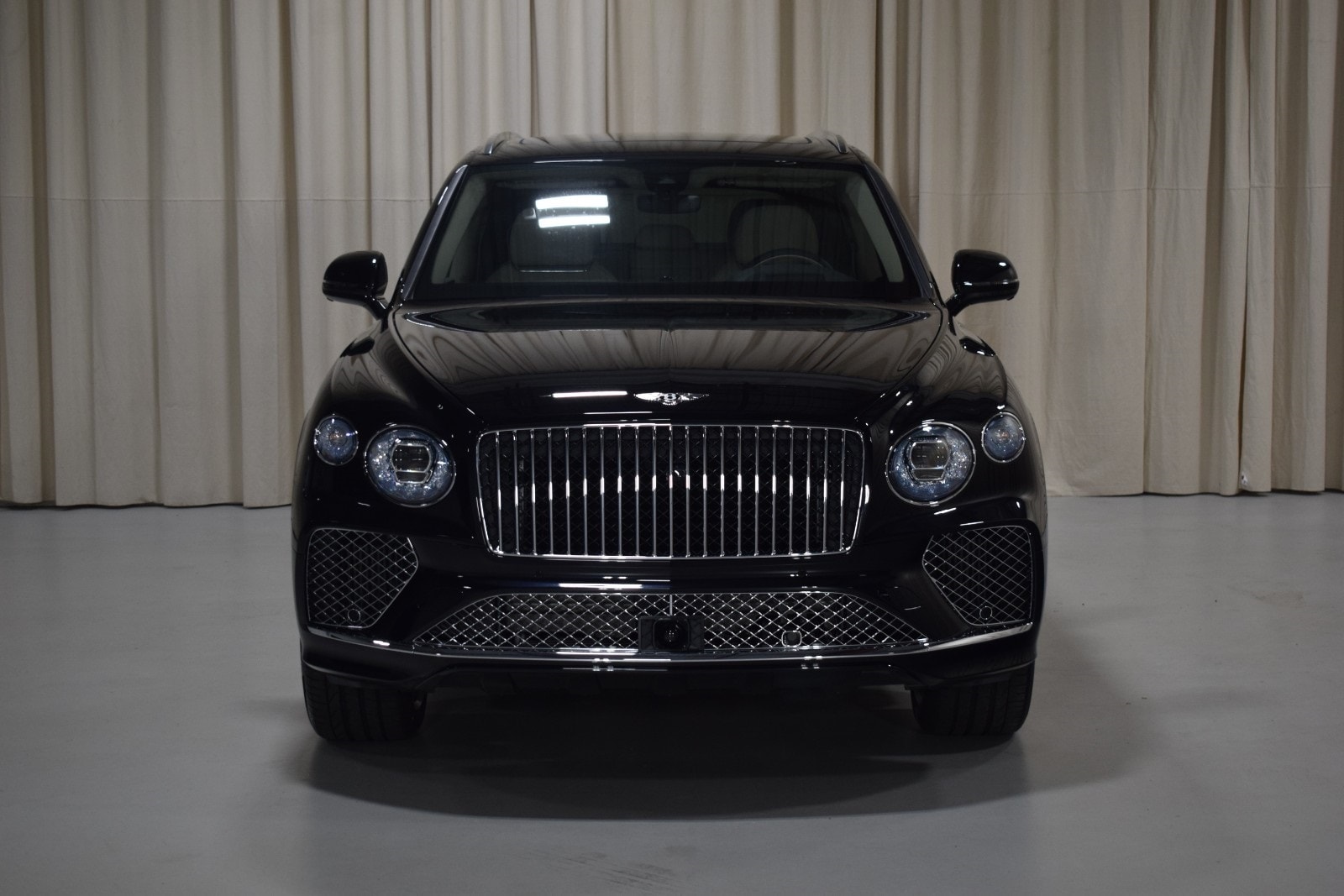 Thumbnail: 2025 Bentley Bentayga - 15