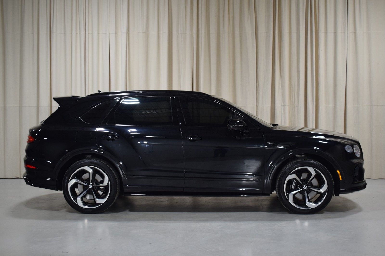 Thumbnail: 2022 Bentley Bentayga - 5