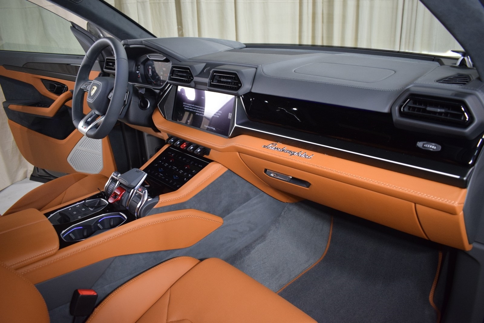 Thumbnail: 2025 Lamborghini Urus - 23