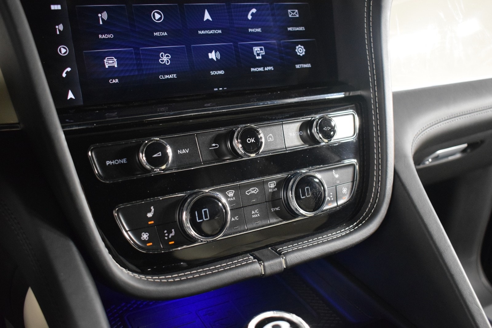 Thumbnail: 2024 Bentley Bentayga - 32