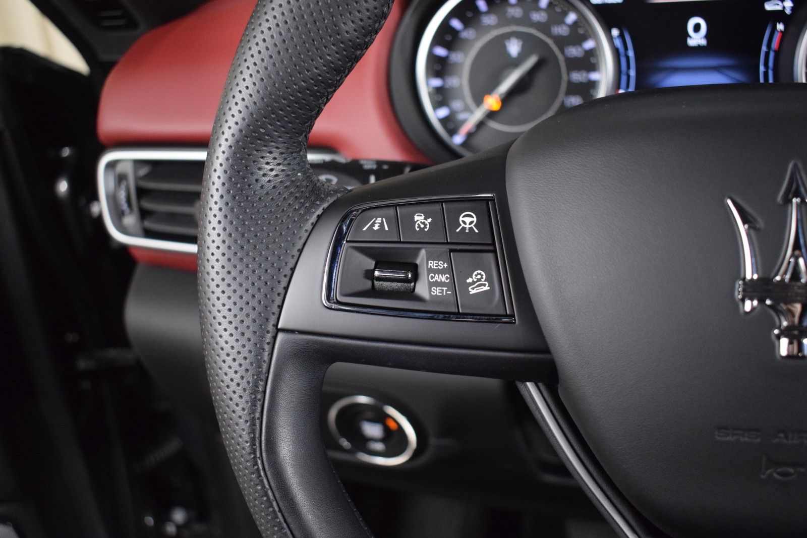 Thumbnail: 2022 Maserati Levante - 27