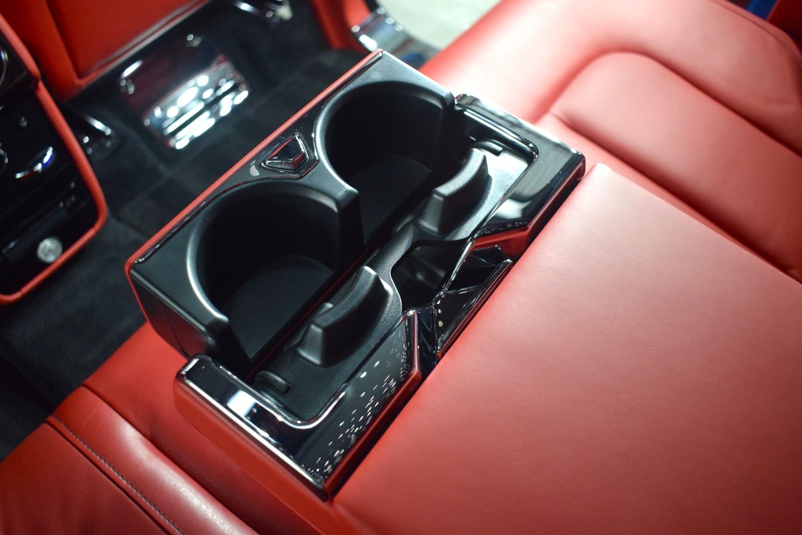 Thumbnail: 2022 Rolls-Royce Cullinan - 22