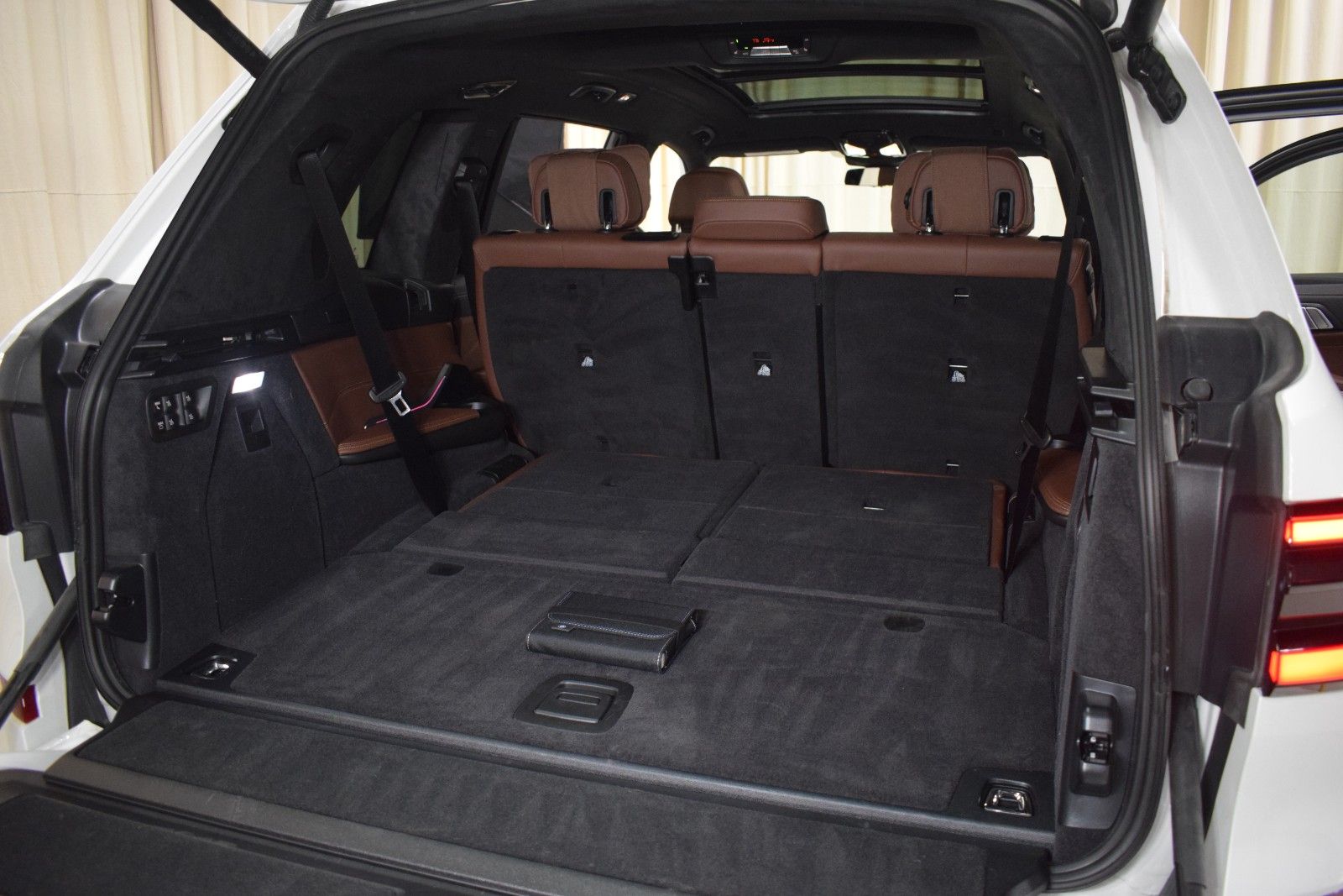 Thumbnail: 2026 BMW X7 - 43