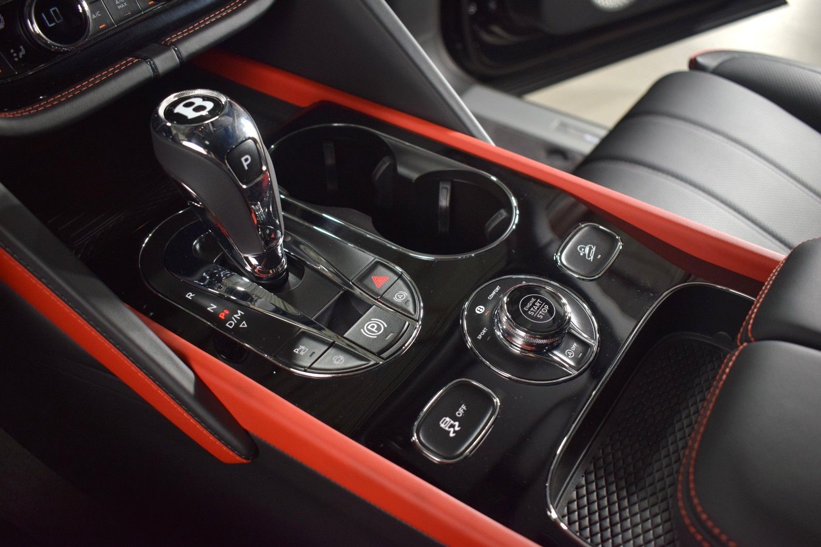 Thumbnail: 2025 Bentley Bentayga - 35