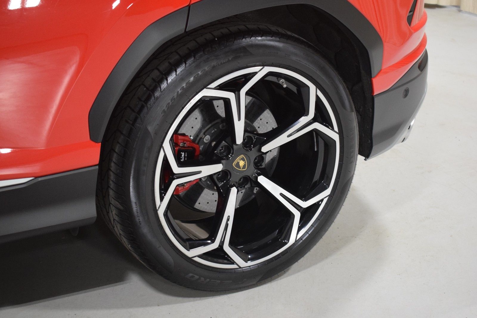 Thumbnail: 2019 Lamborghini Urus - 6