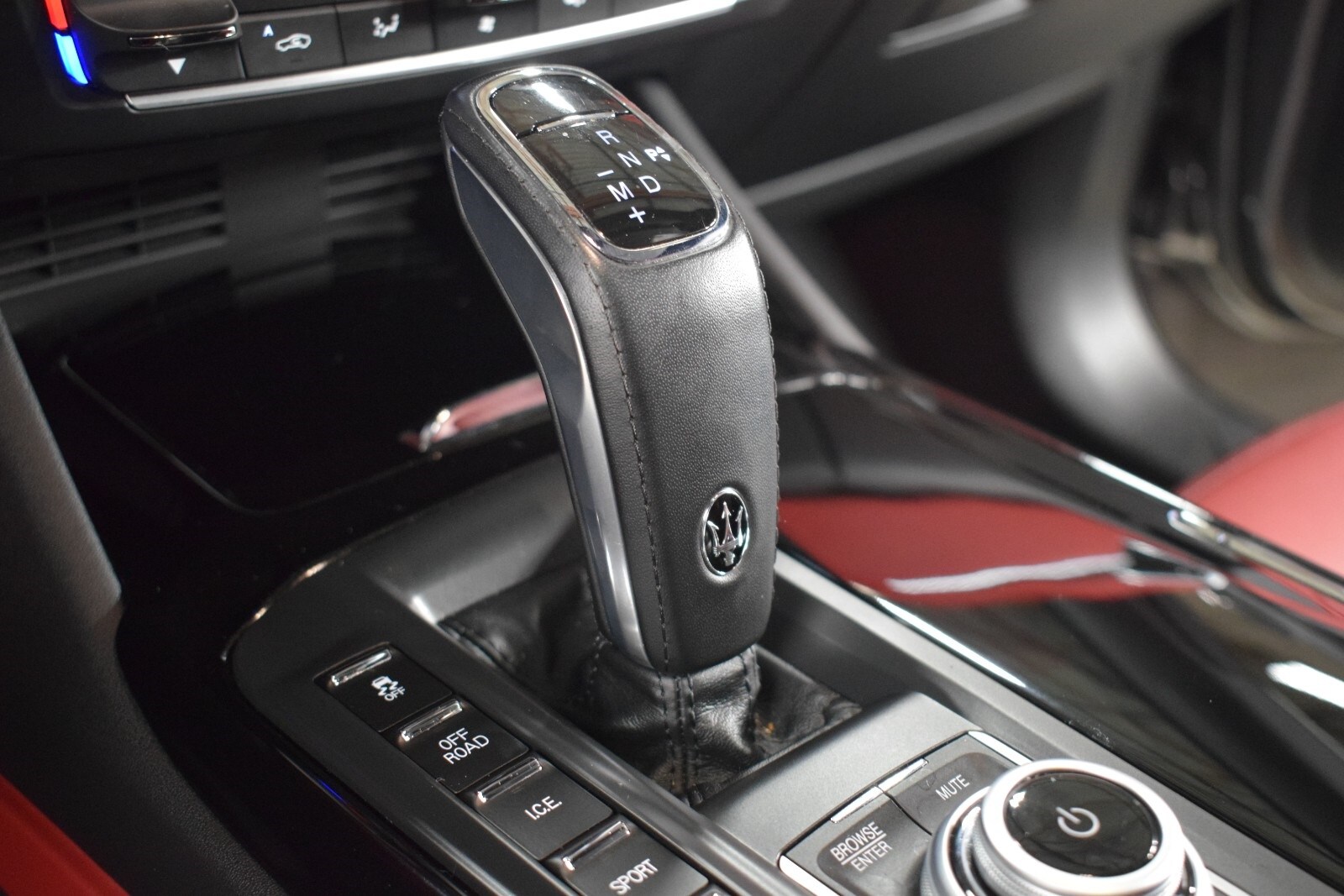 Thumbnail: 2022 Maserati Levante - 32