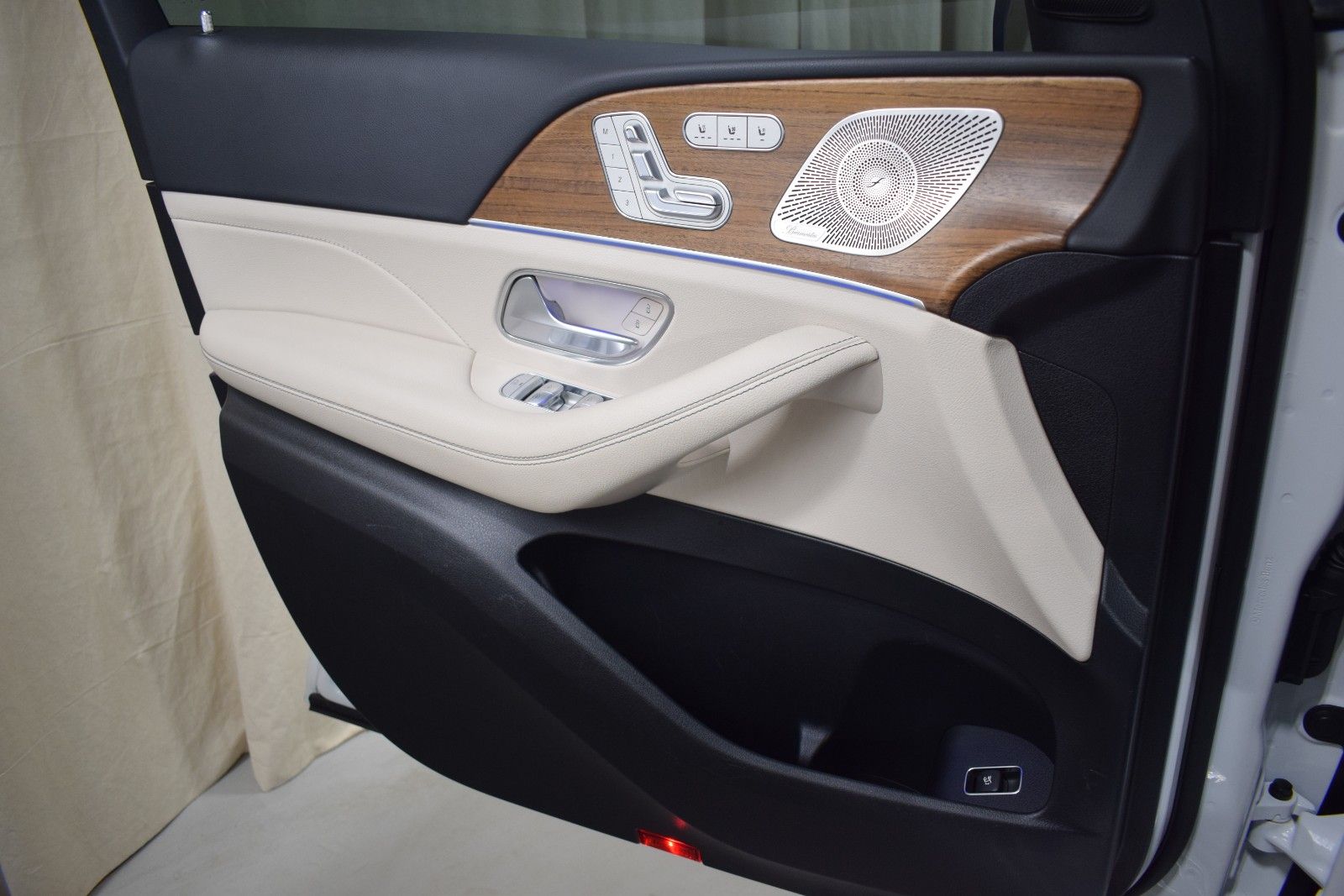 Thumbnail: 2025 Mercedes-Benz GLS - 38