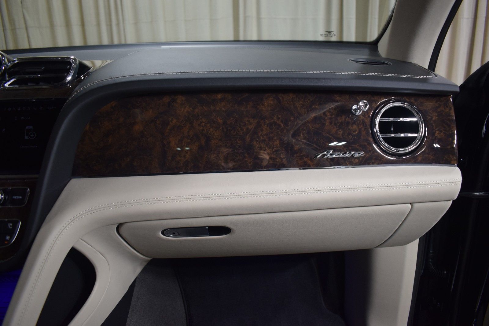 Thumbnail: 2025 Bentley Bentayga - 27