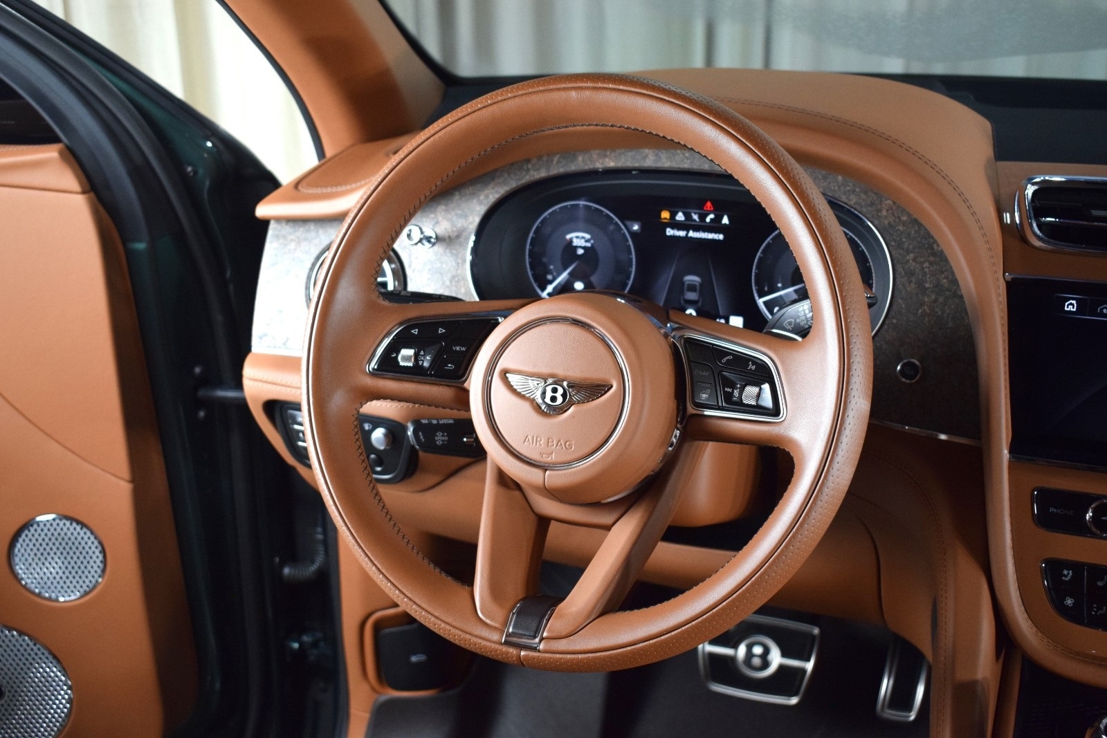 Thumbnail: 2022 Bentley Bentayga - 4