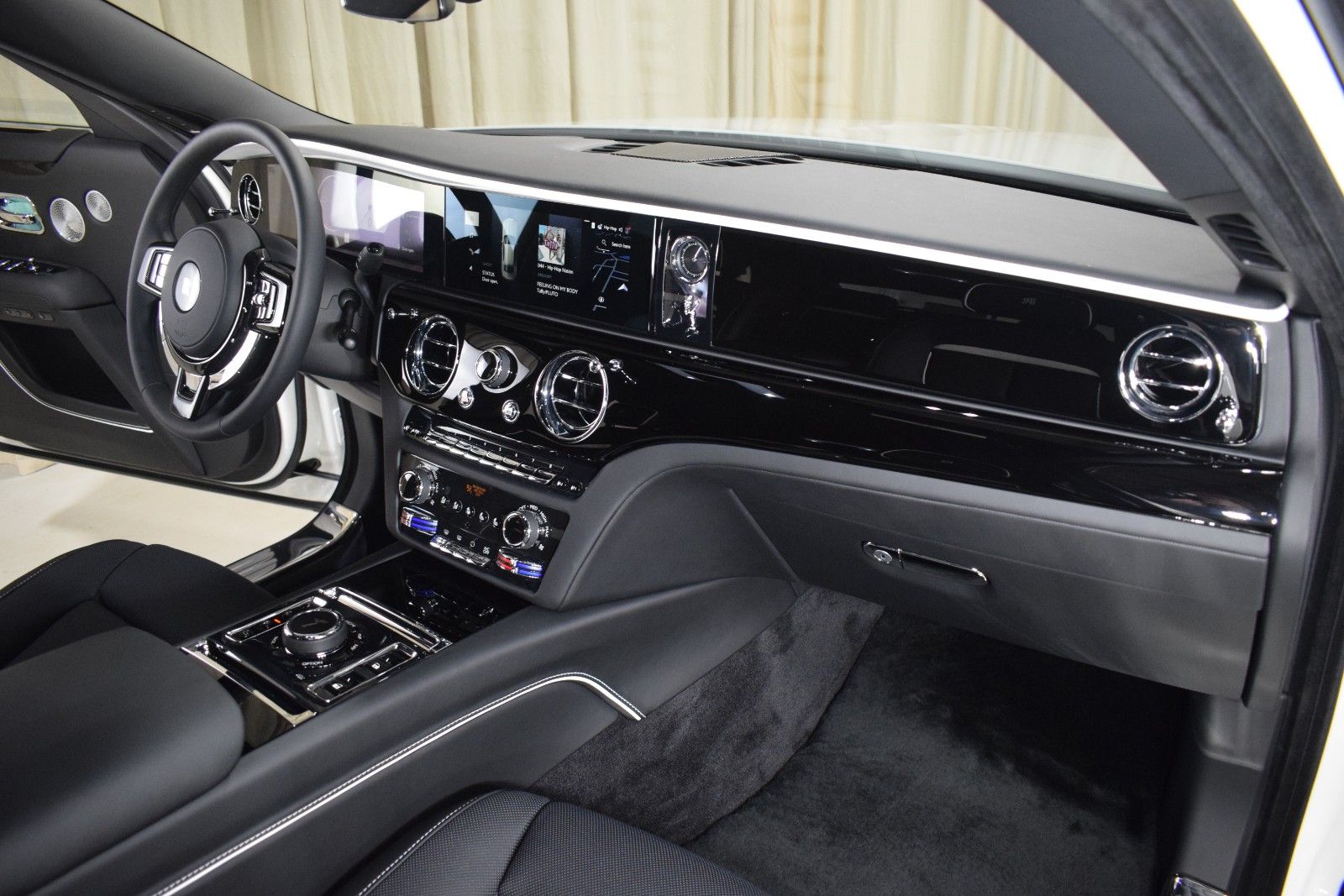 Thumbnail: 2026 Rolls-Royce Ghost - 26