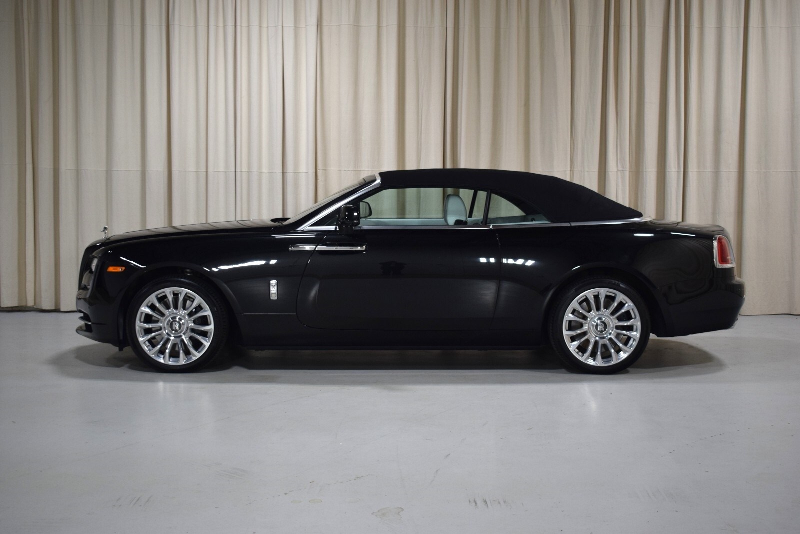 2020 Rolls Royce Dawn photo 2