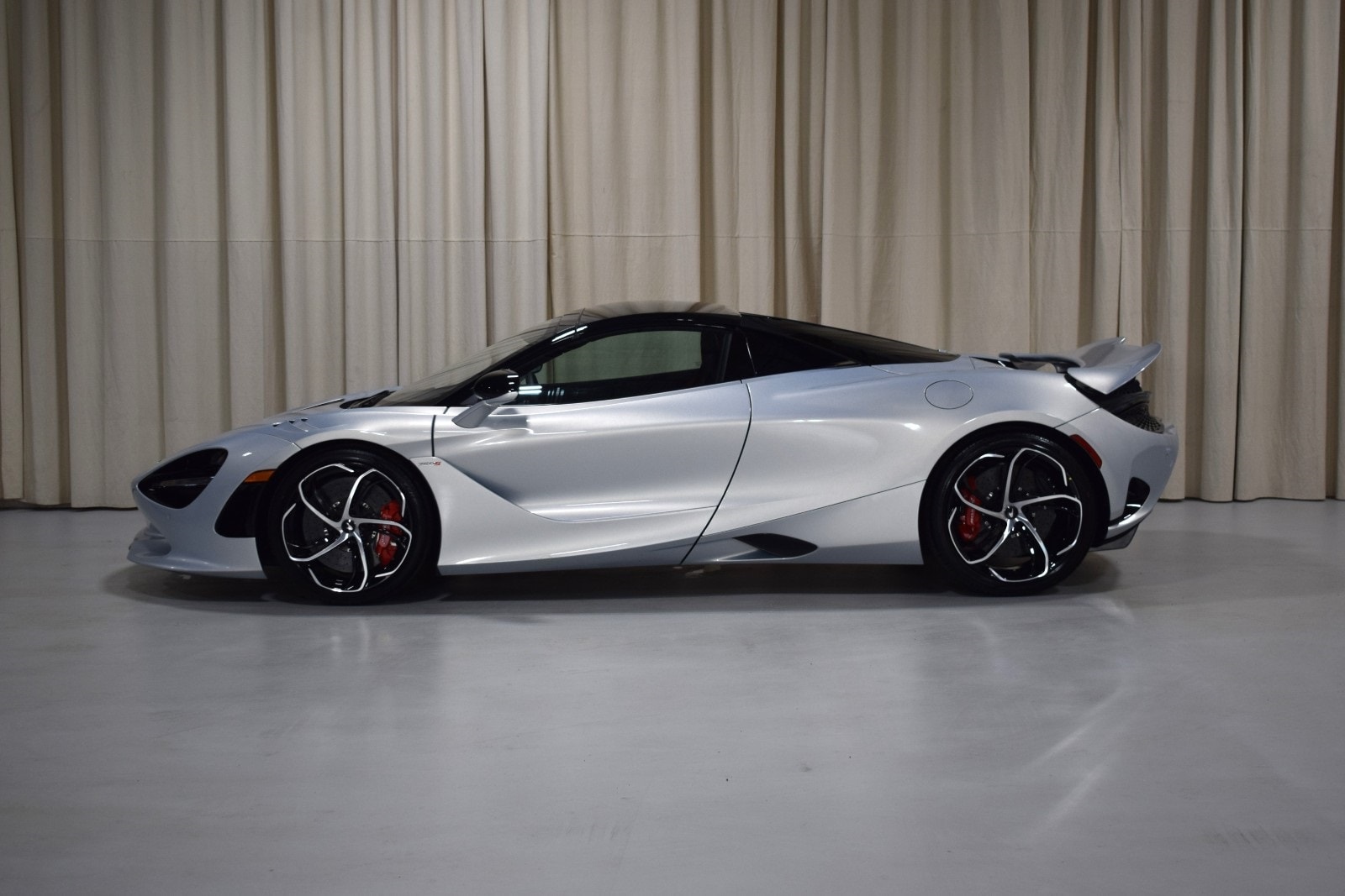 Thumbnail: 2025 Mclaren 750S - 6