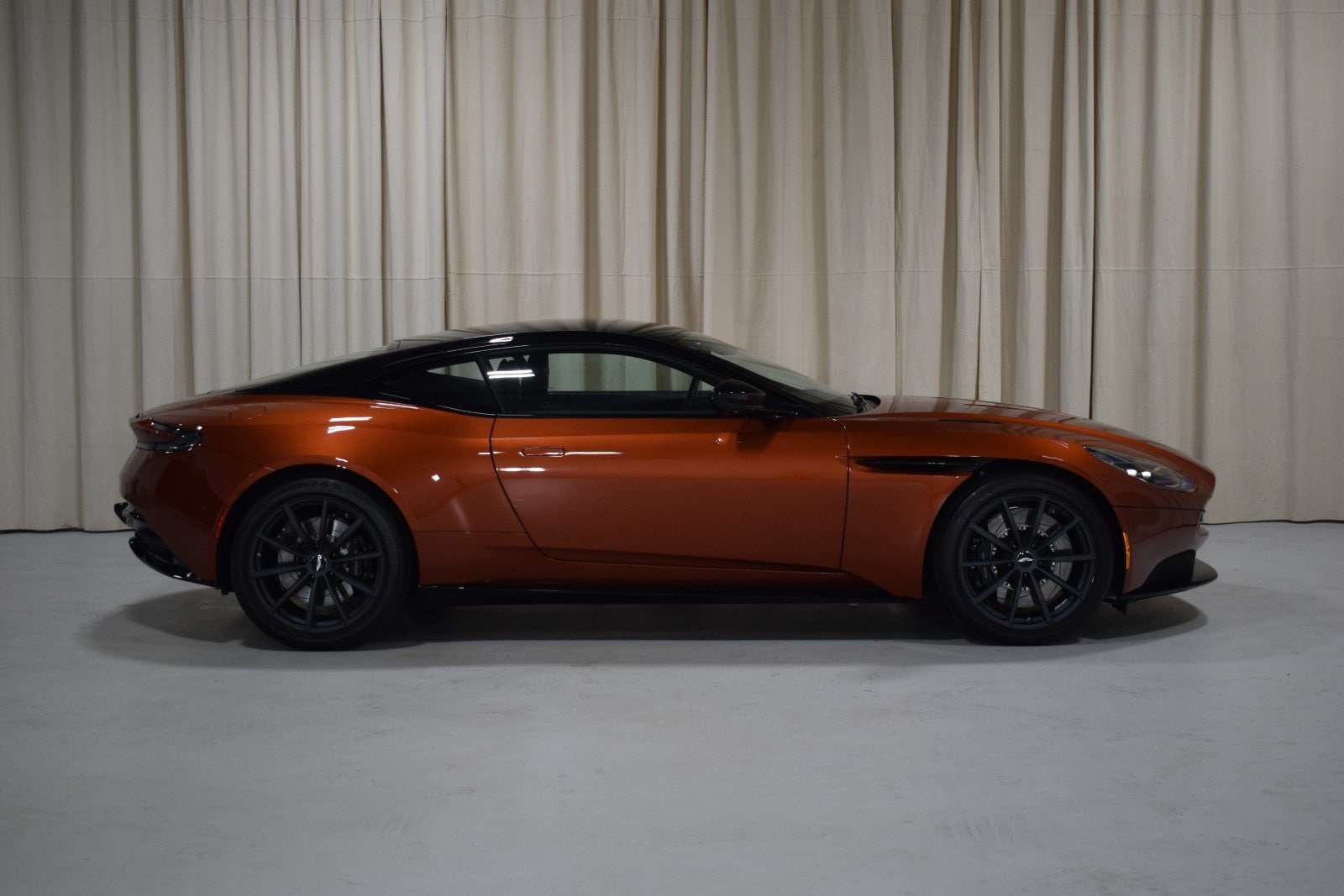 Thumbnail: 2020 Aston Martin DB11 - 14