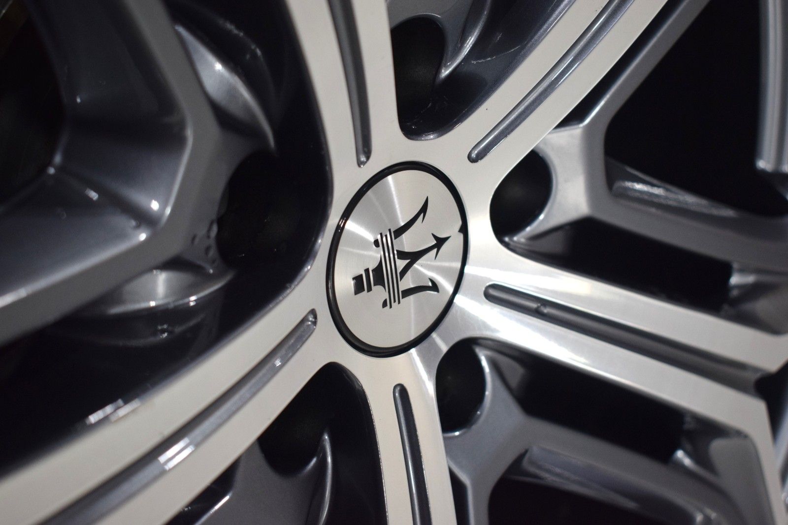 Thumbnail: 2023 Maserati Levante - 18