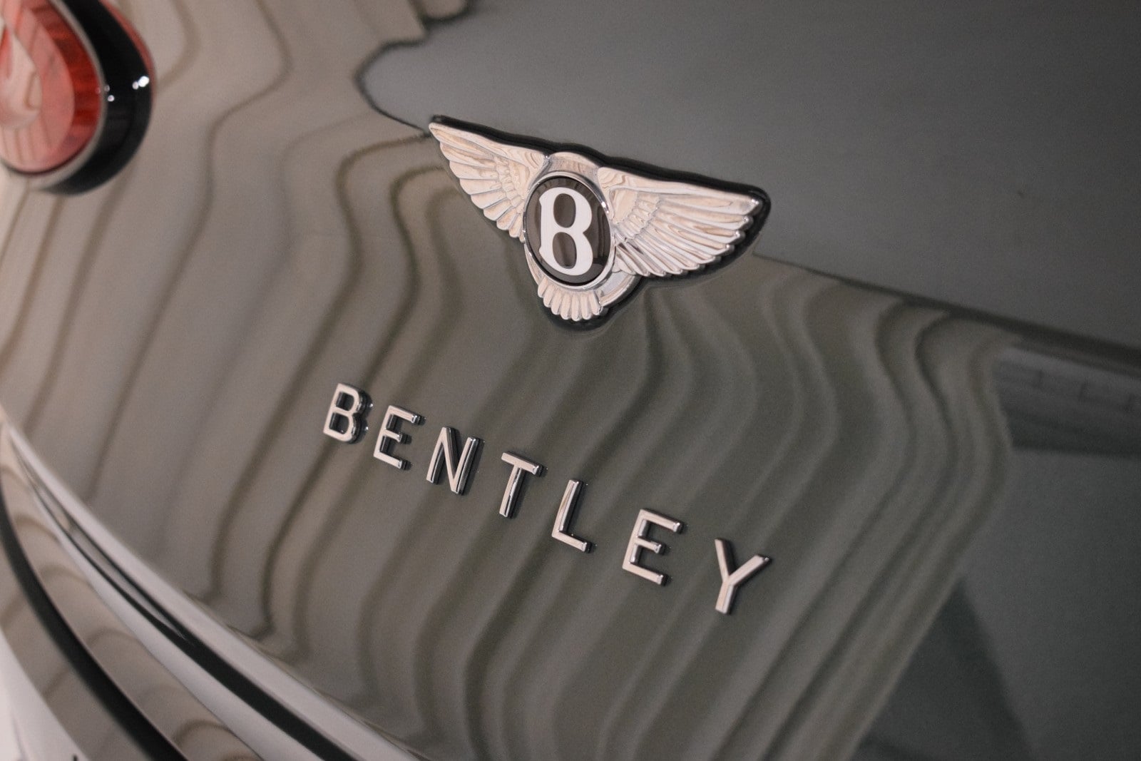 Thumbnail: 2022 Bentley Bentayga - 15