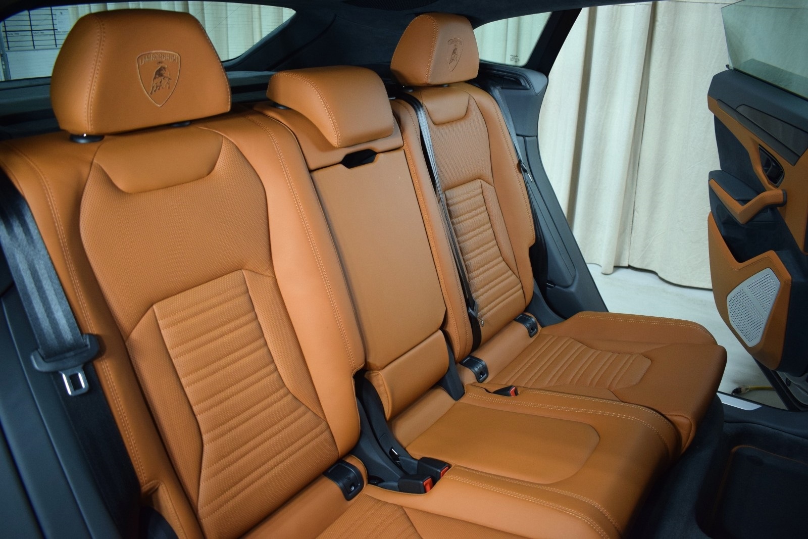 Thumbnail: 2025 Lamborghini Urus - 18