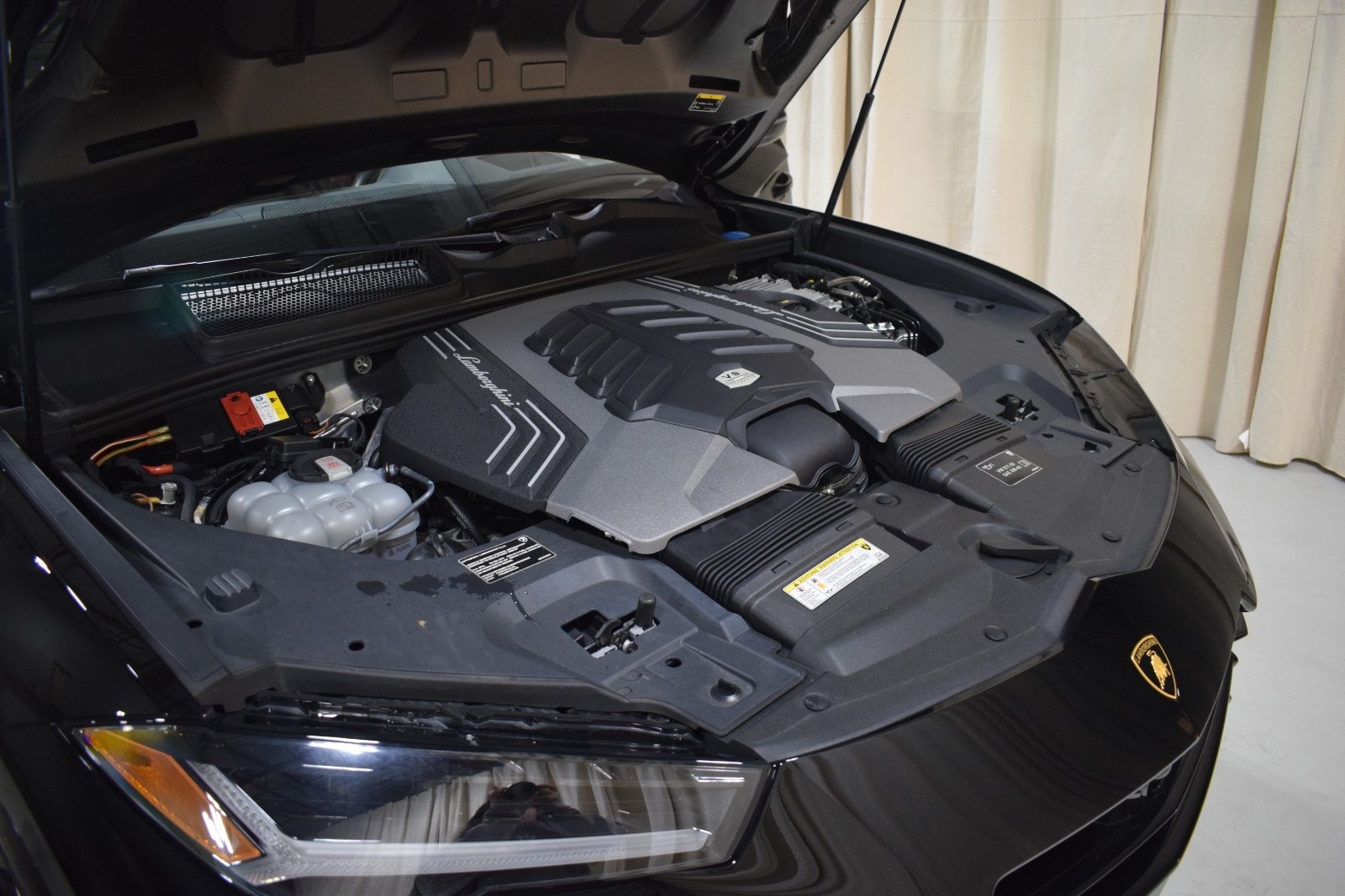 Thumbnail: 2023 Lamborghini Urus - 43