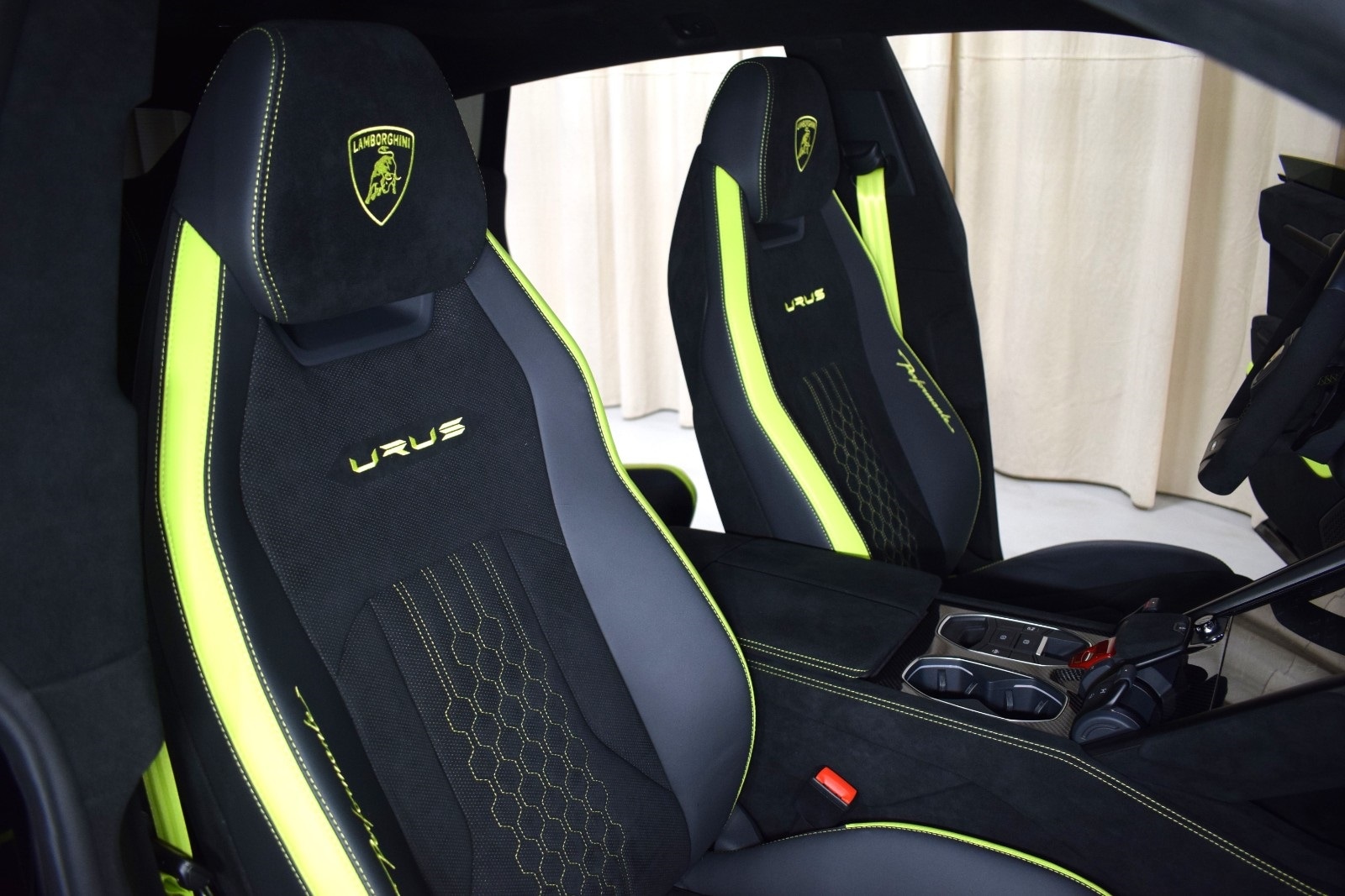 Thumbnail: 2023 Lamborghini Urus - 23