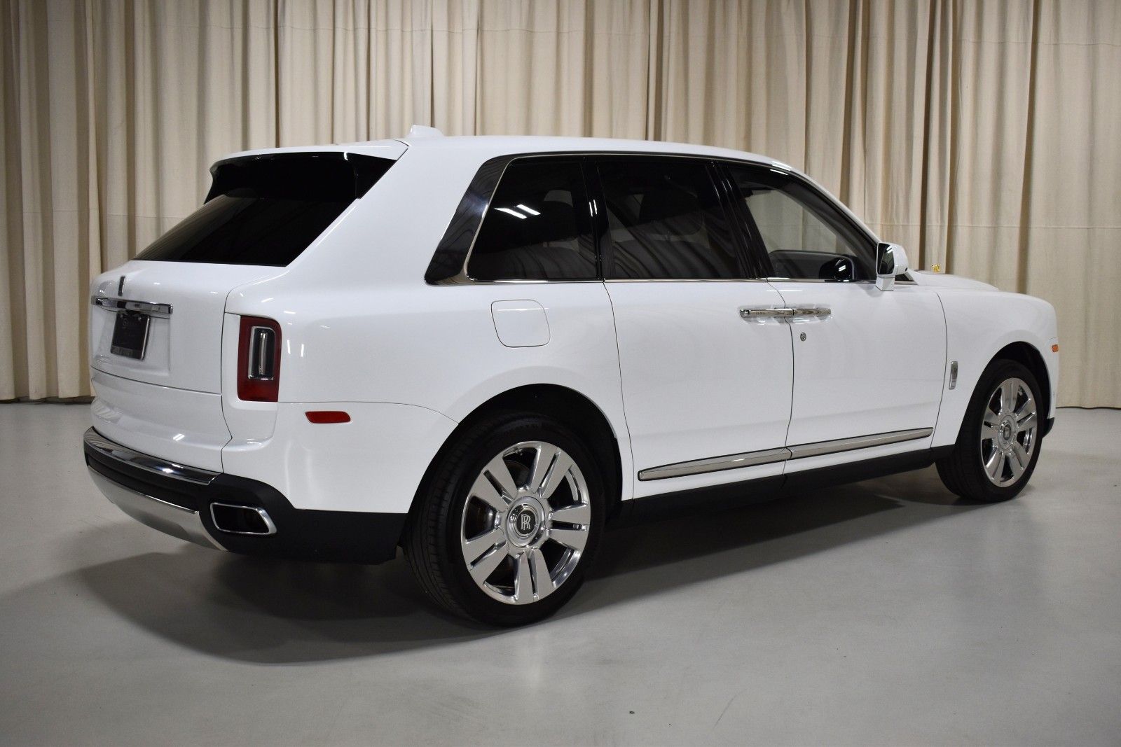 Thumbnail: 2024 Rolls-Royce Cullinan - 2
