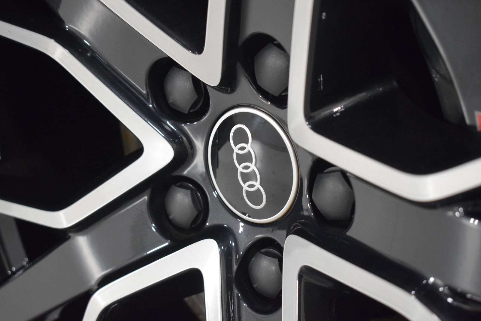 Thumbnail: 2022 Audi SQ5 - 17