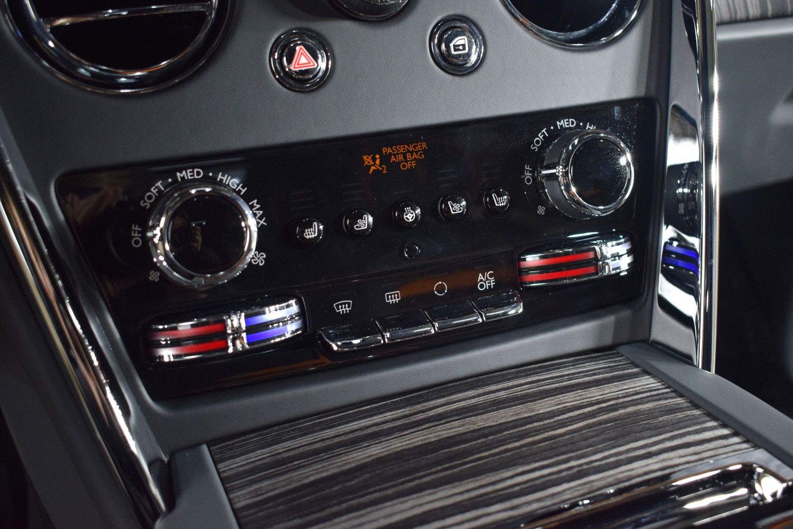 Thumbnail: 2026 Rolls-Royce Cullinan - 36